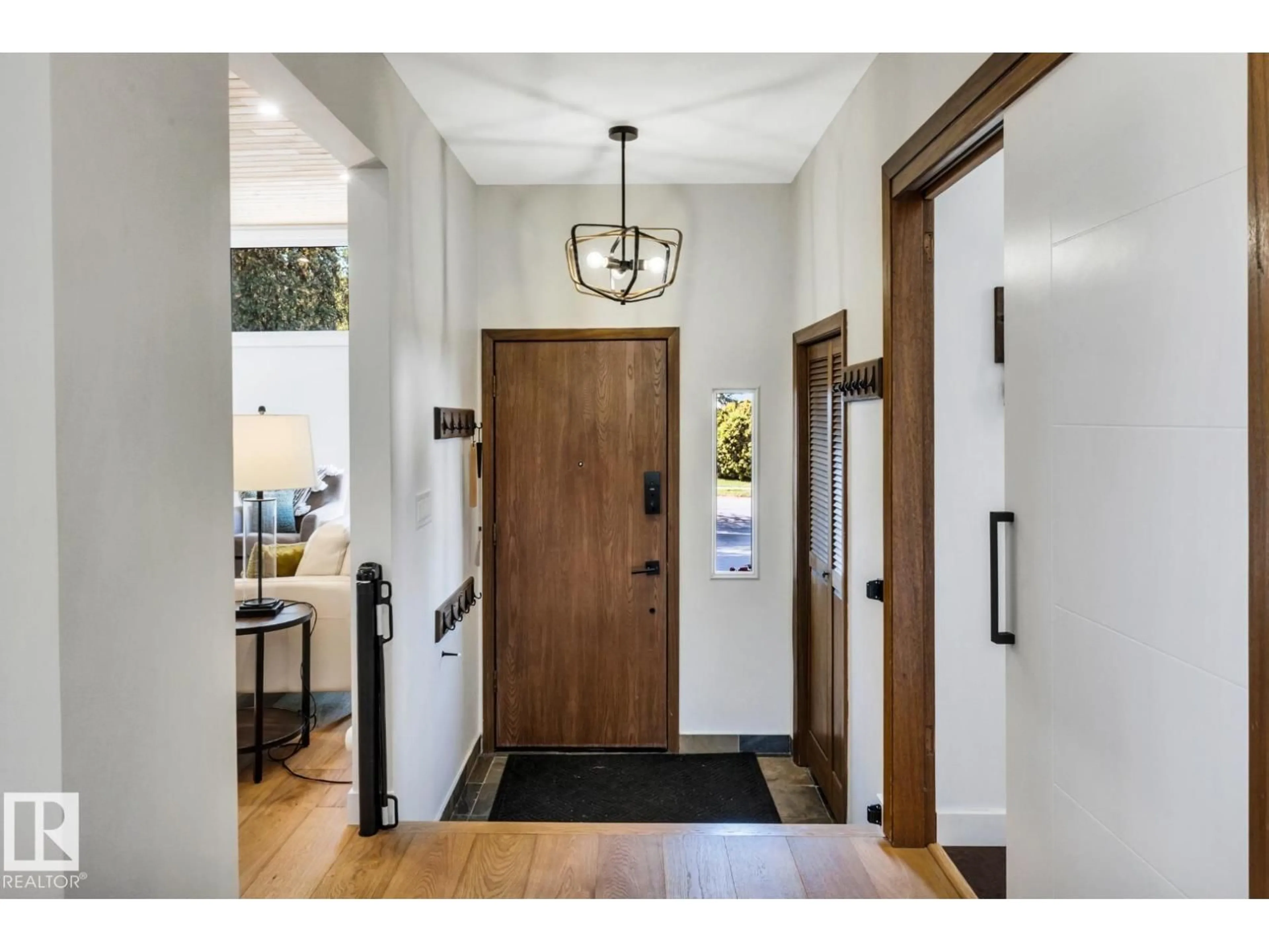 Indoor entryway for 11 GARFIELD PL, St. Albert Alberta T8N1Z9