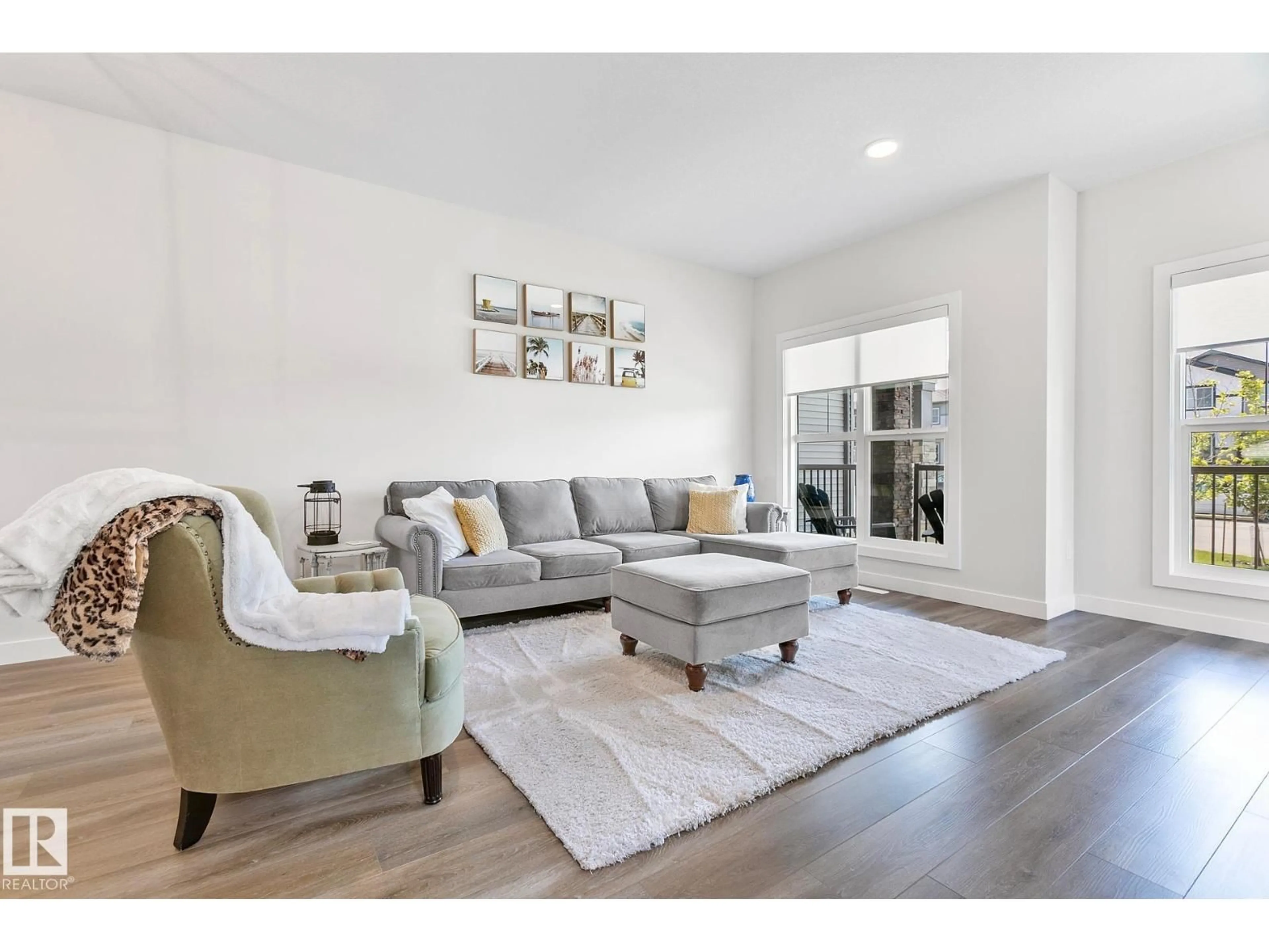 Living room with furniture, wood/laminate floor for 50 SIENNA BV, Fort Saskatchewan Alberta T8L0W3