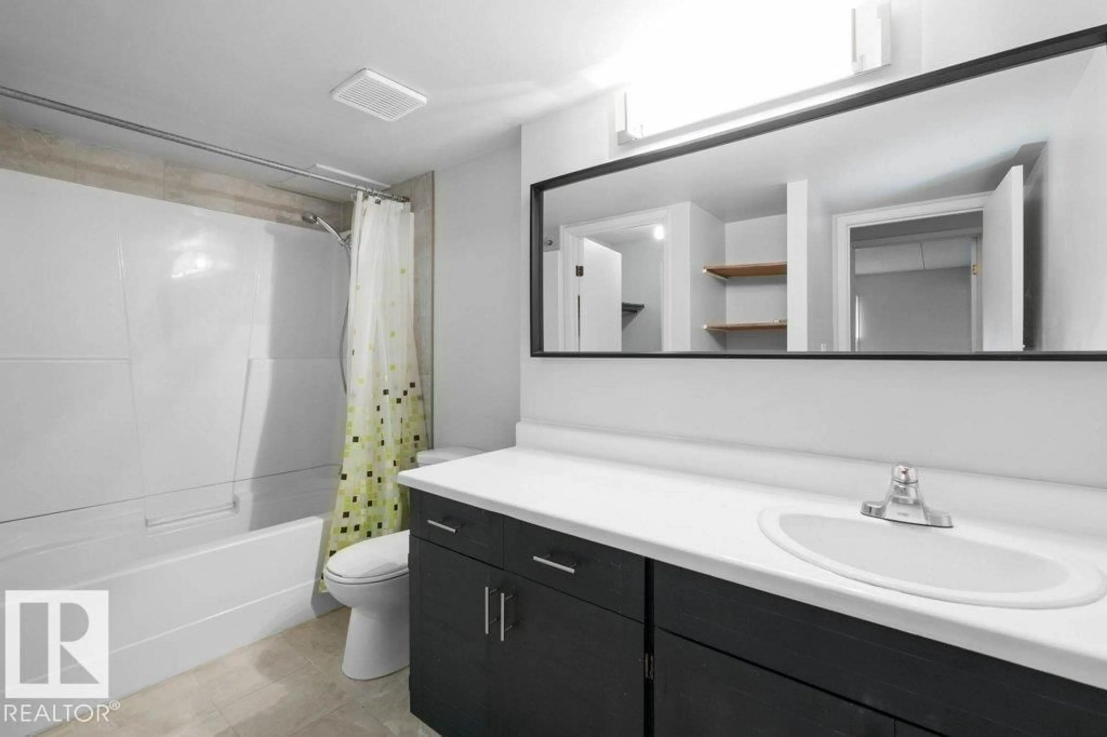 Standard bathroom, ceramic/tile floor for 202 - 9917 110 ST NW, Edmonton Alberta T5K2N4