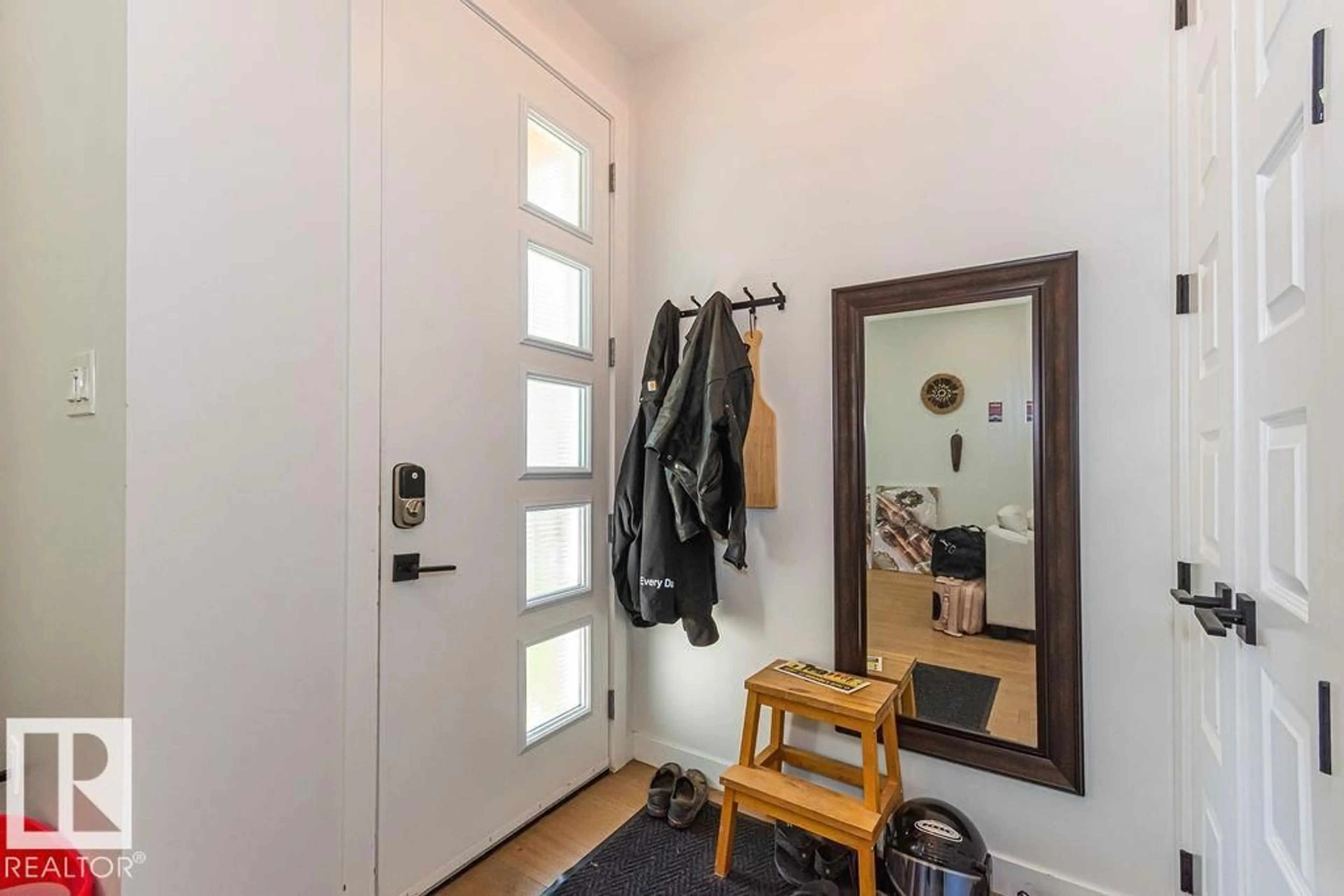 Indoor entryway for 9740 152 ST, Edmonton Alberta T5P1X1