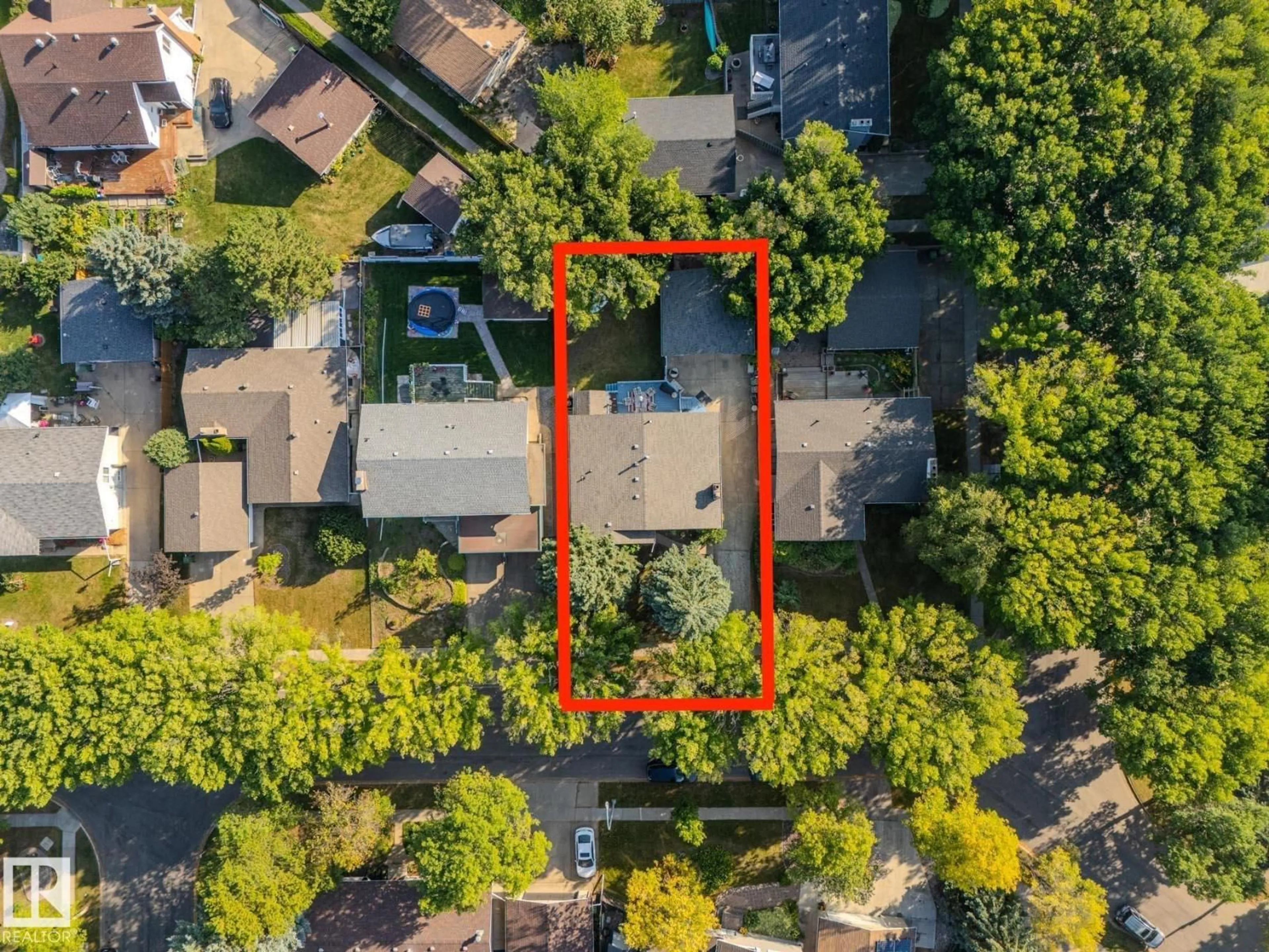 A pic from outside/outdoor area/front of a property/back of a property/a pic from drone, street for 50 FLAGSTONE CR, St. Albert Alberta T8N1R3