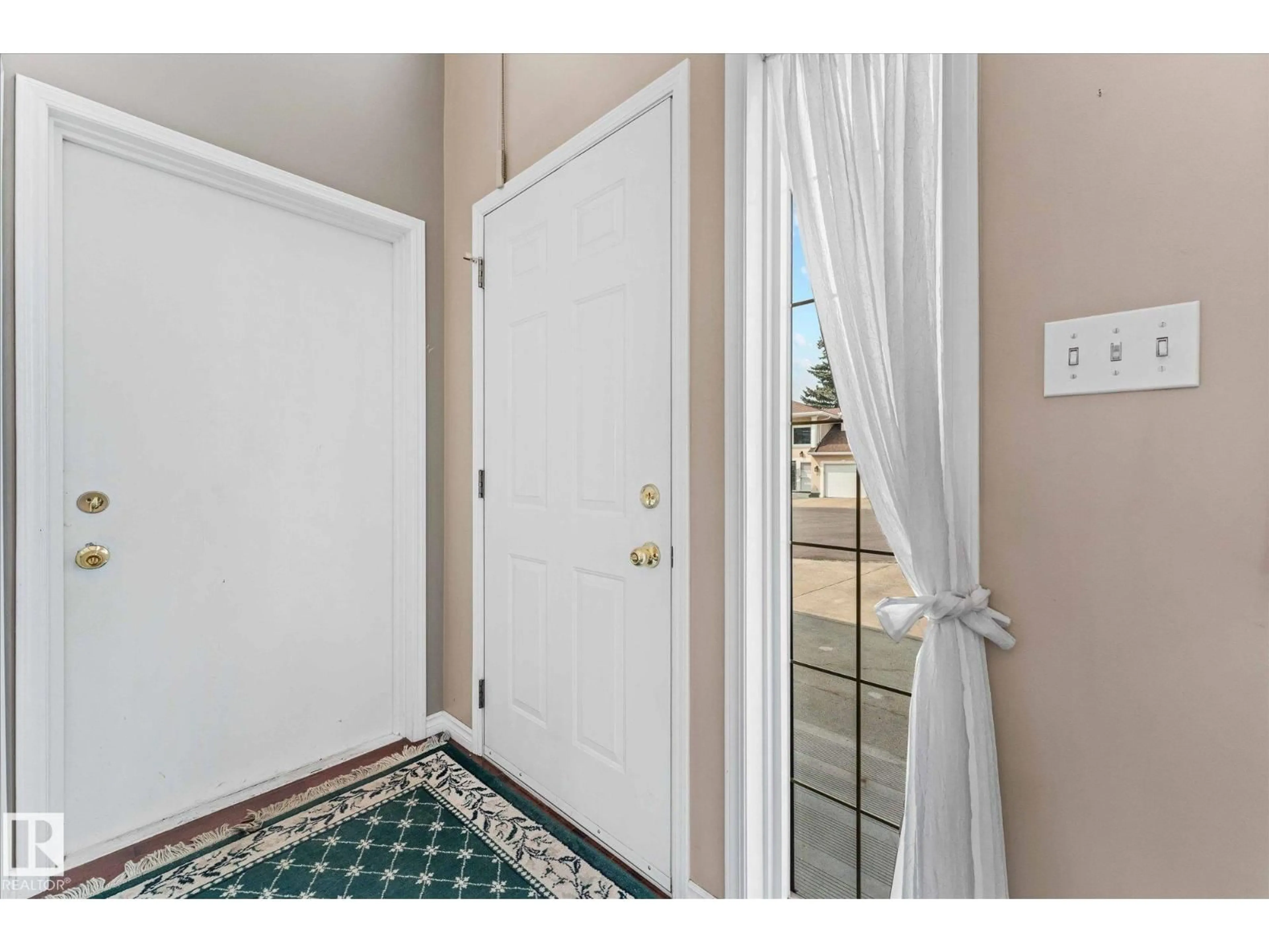 Indoor entryway for 4 - 10 FRASER DR, St. Albert Alberta T8N6P1