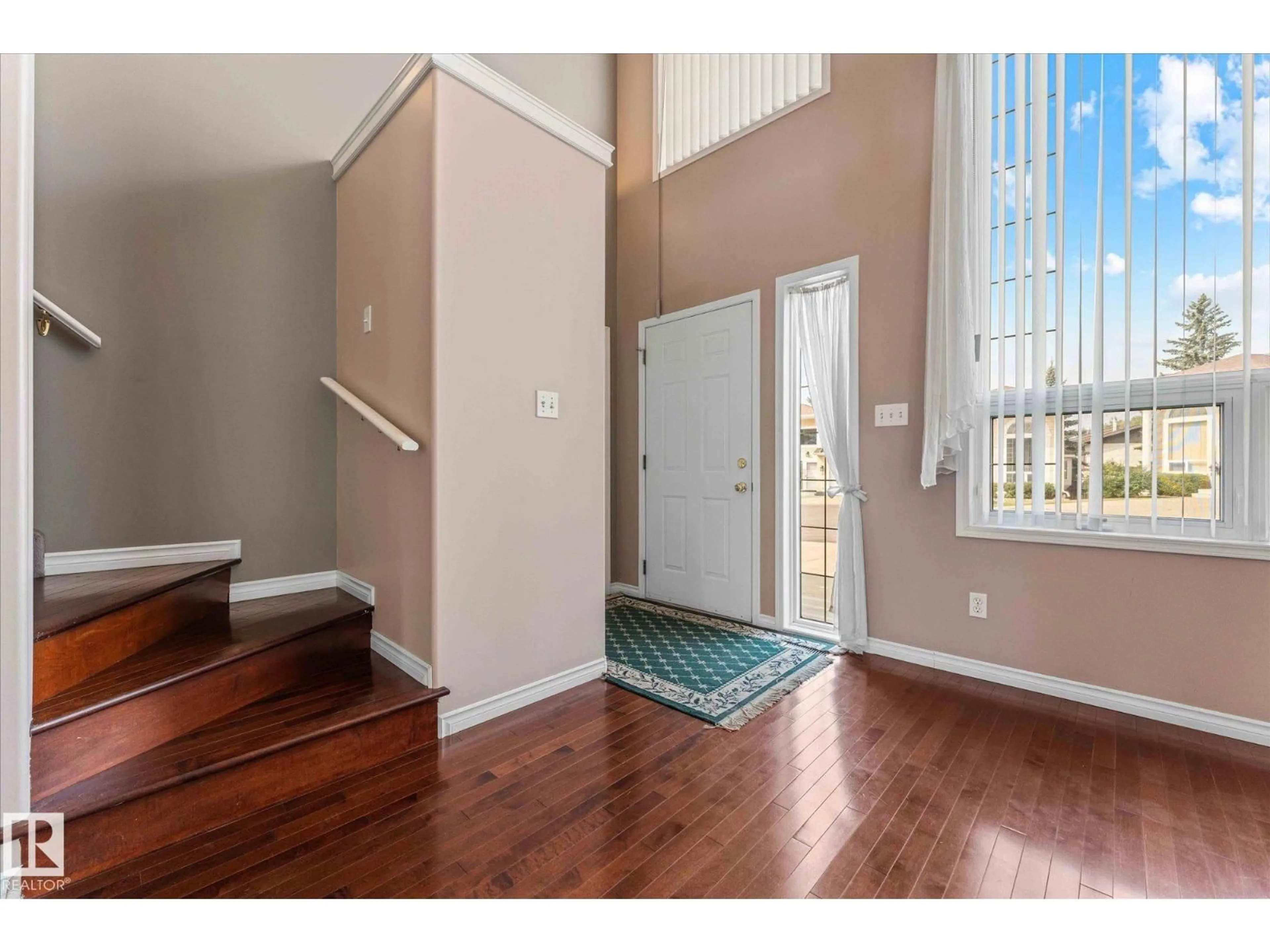 Indoor entryway for 4 - 10 FRASER DR, St. Albert Alberta T8N6P1