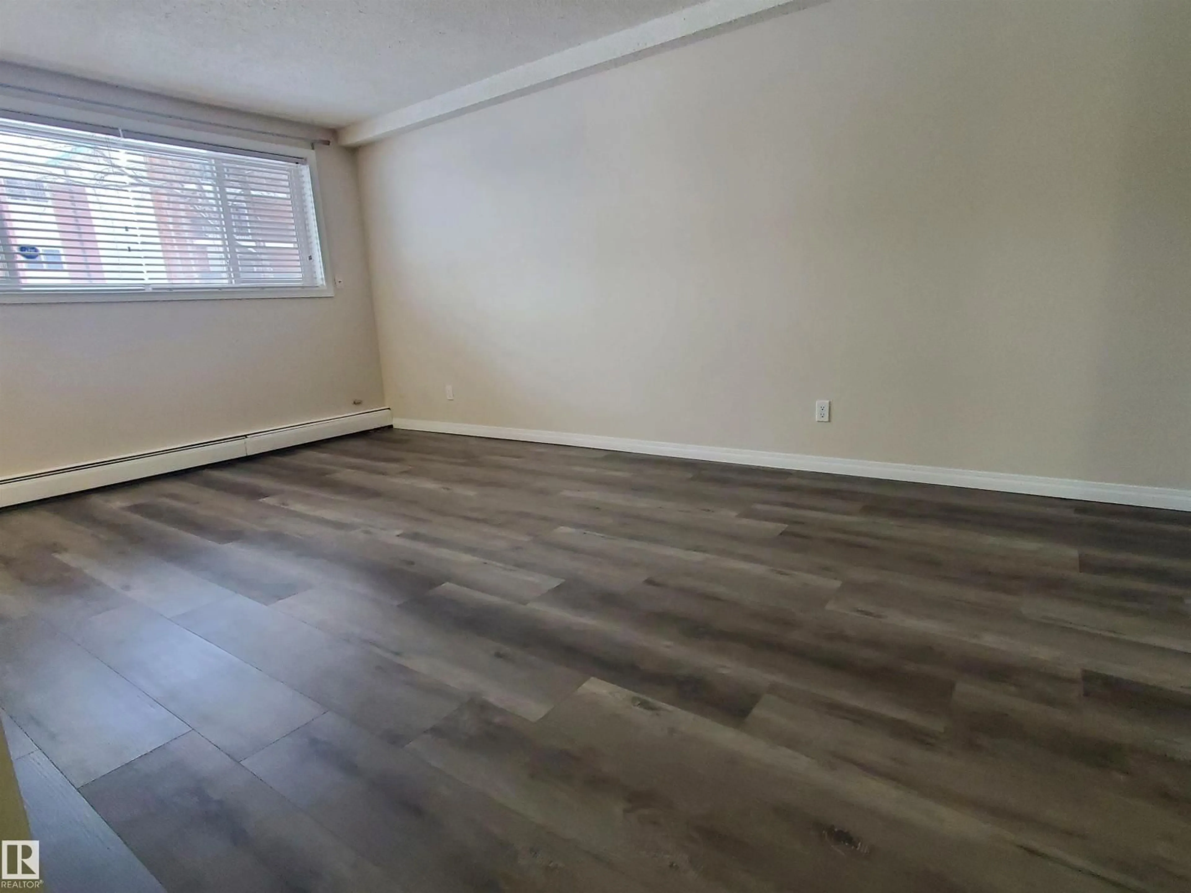 A pic of a room for #105 - 10149 83 AV, Edmonton Alberta T6E2C5