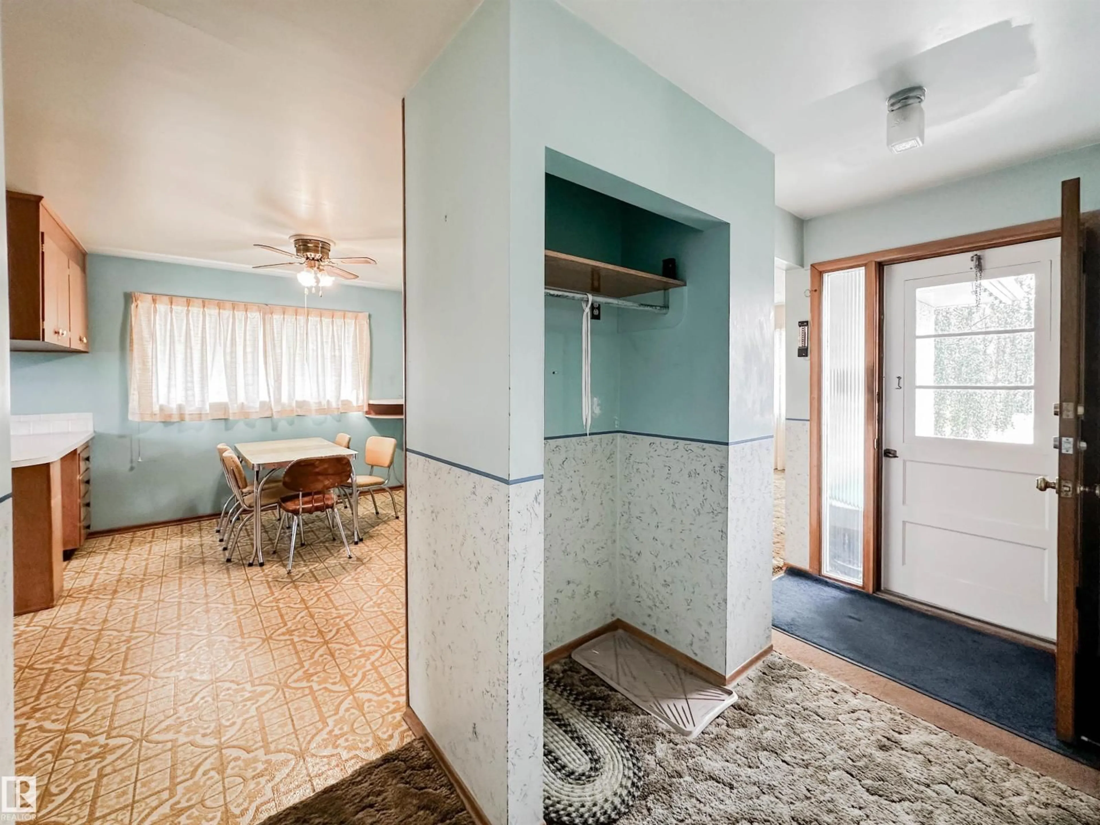 Indoor entryway for 8925 154 ST, Edmonton Alberta T5R1S9