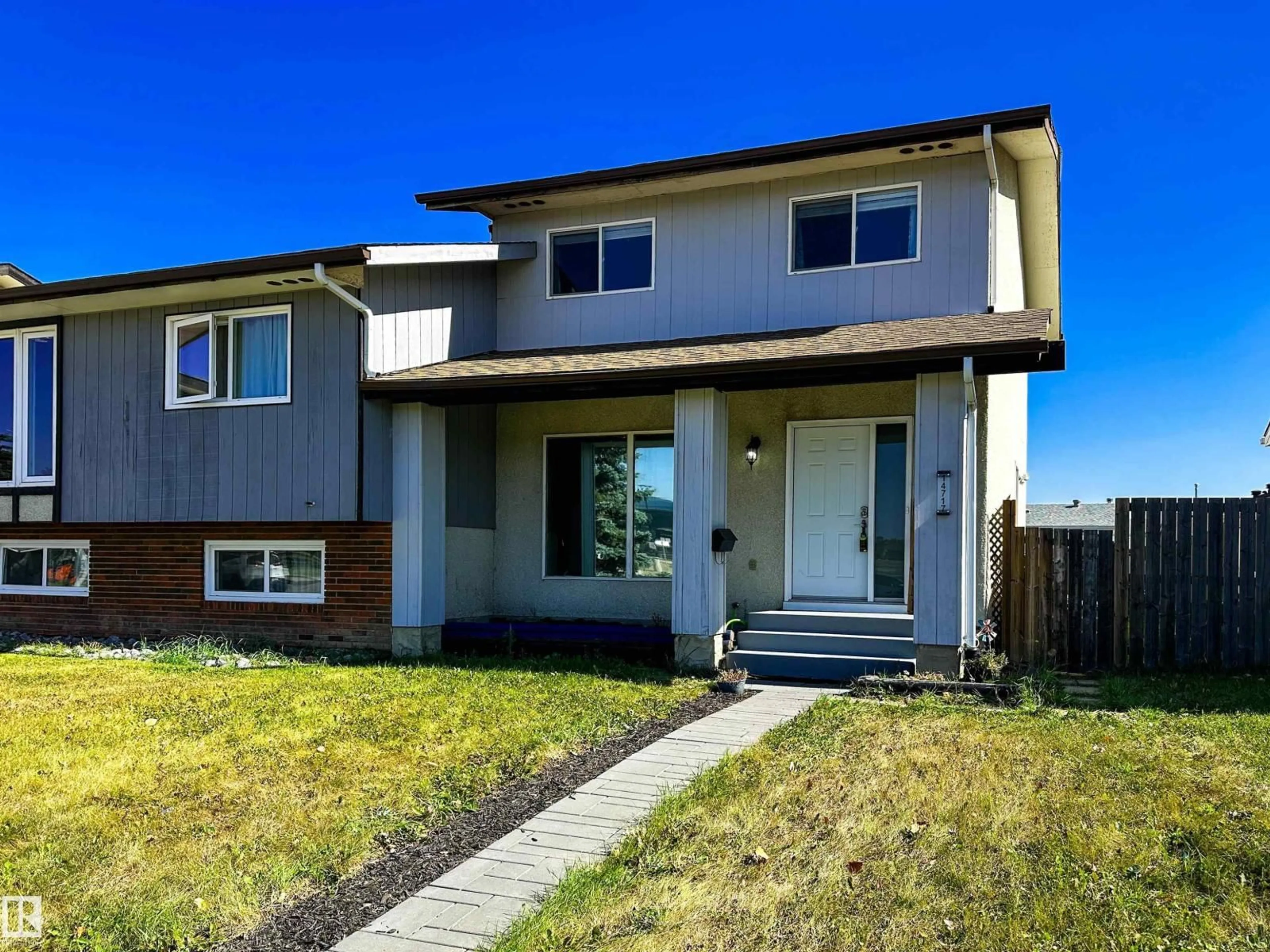 Home with vinyl exterior material, street for NW - 14717 118 ST, Edmonton Alberta T5X1K4