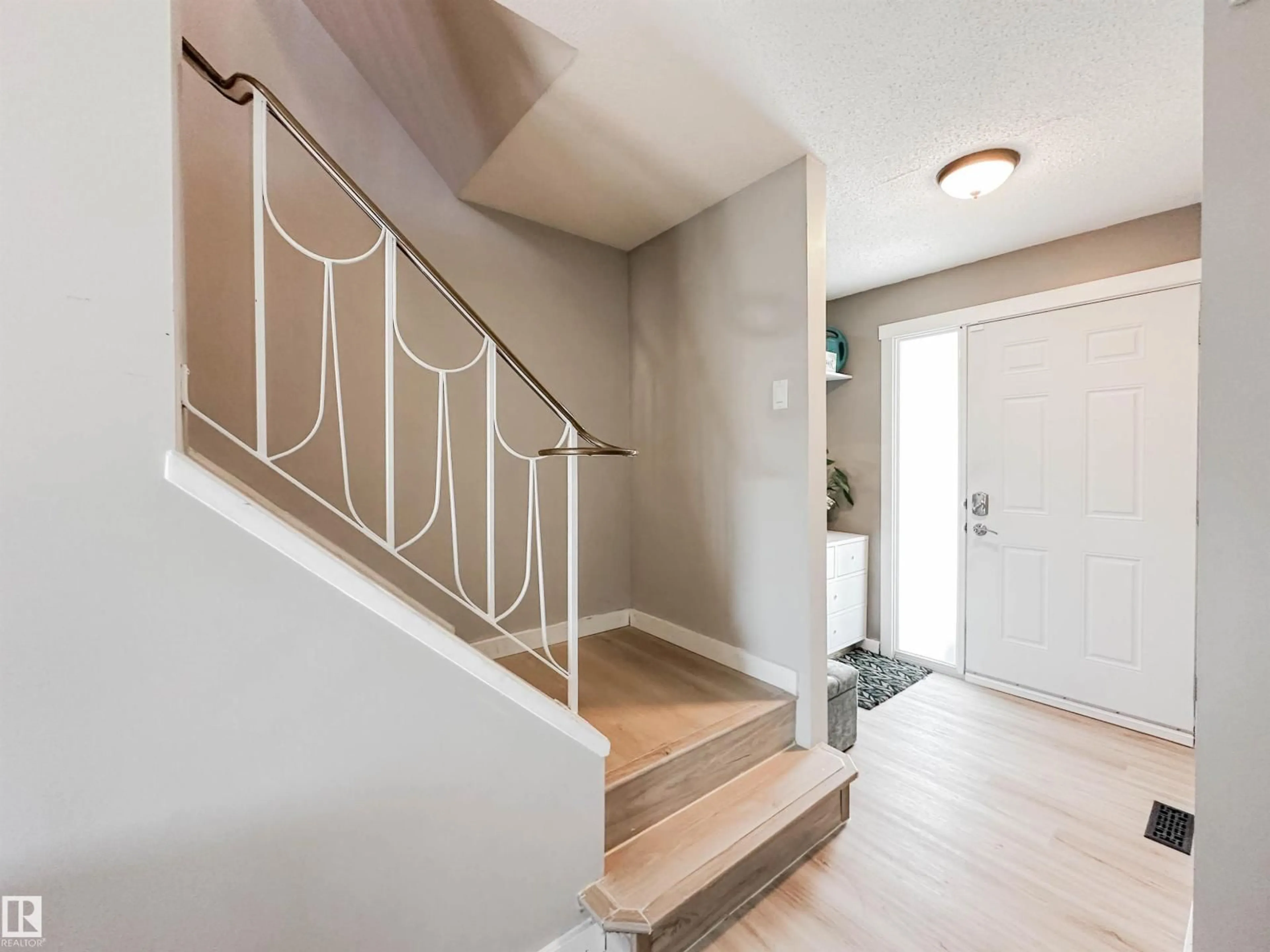 Indoor entryway for NW - 14717 118 ST, Edmonton Alberta T5X1K4