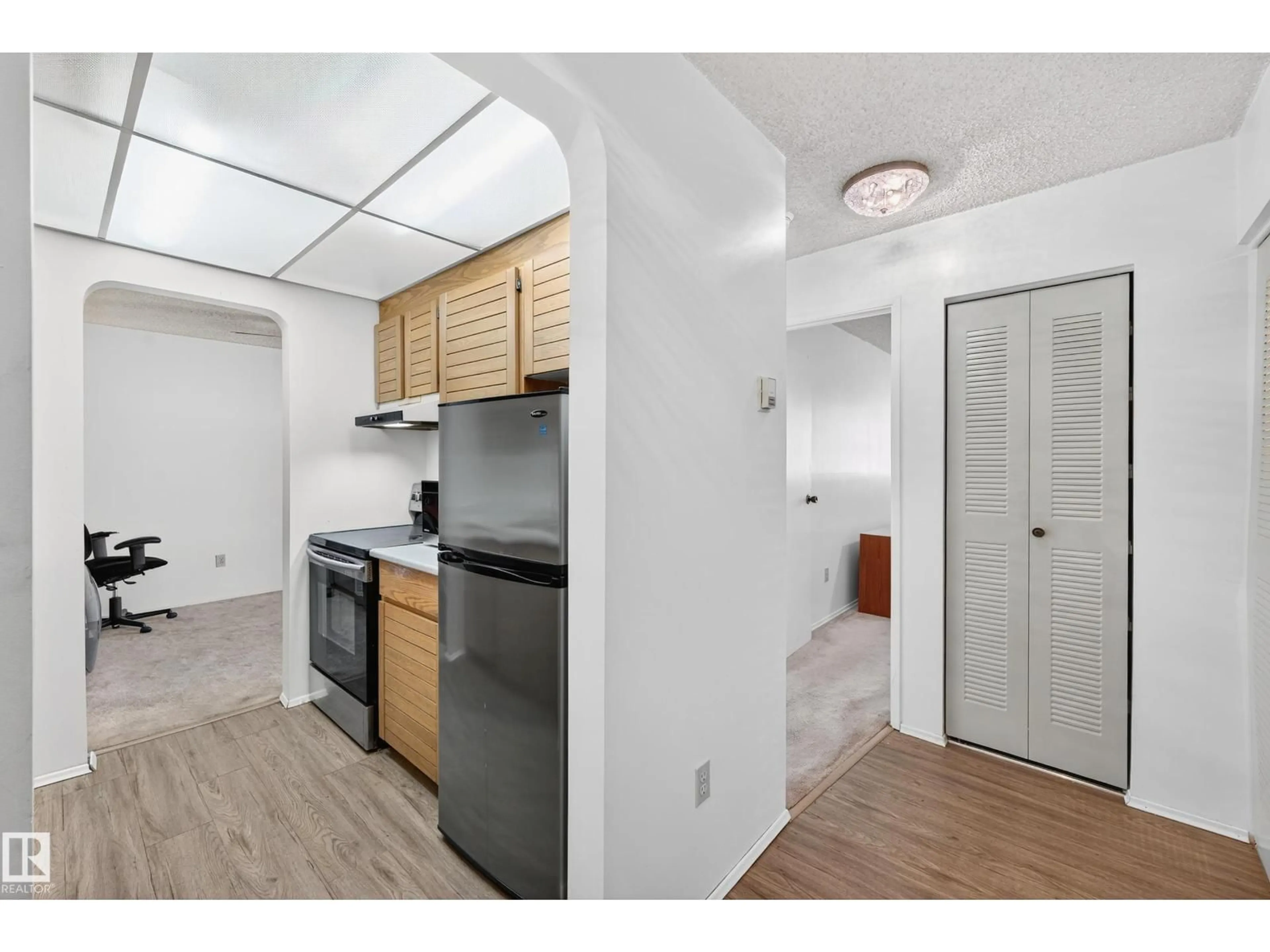 Standard kitchen, unknown for 207 - 10421 93 ST, Edmonton Alberta T5H1X5
