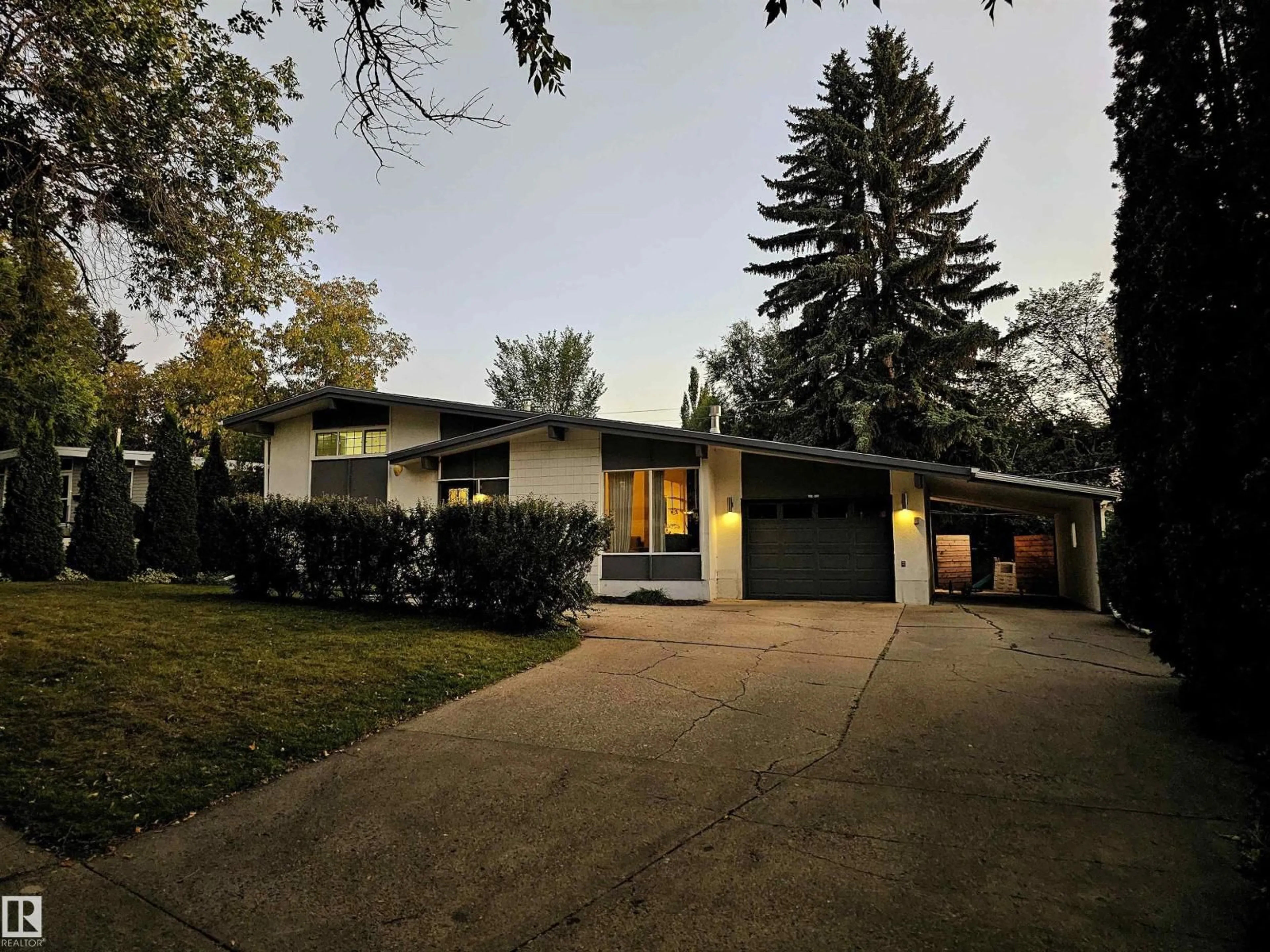 Home with vinyl exterior material, street for 47 GLENMORE CR, St. Albert Alberta T8N0S6