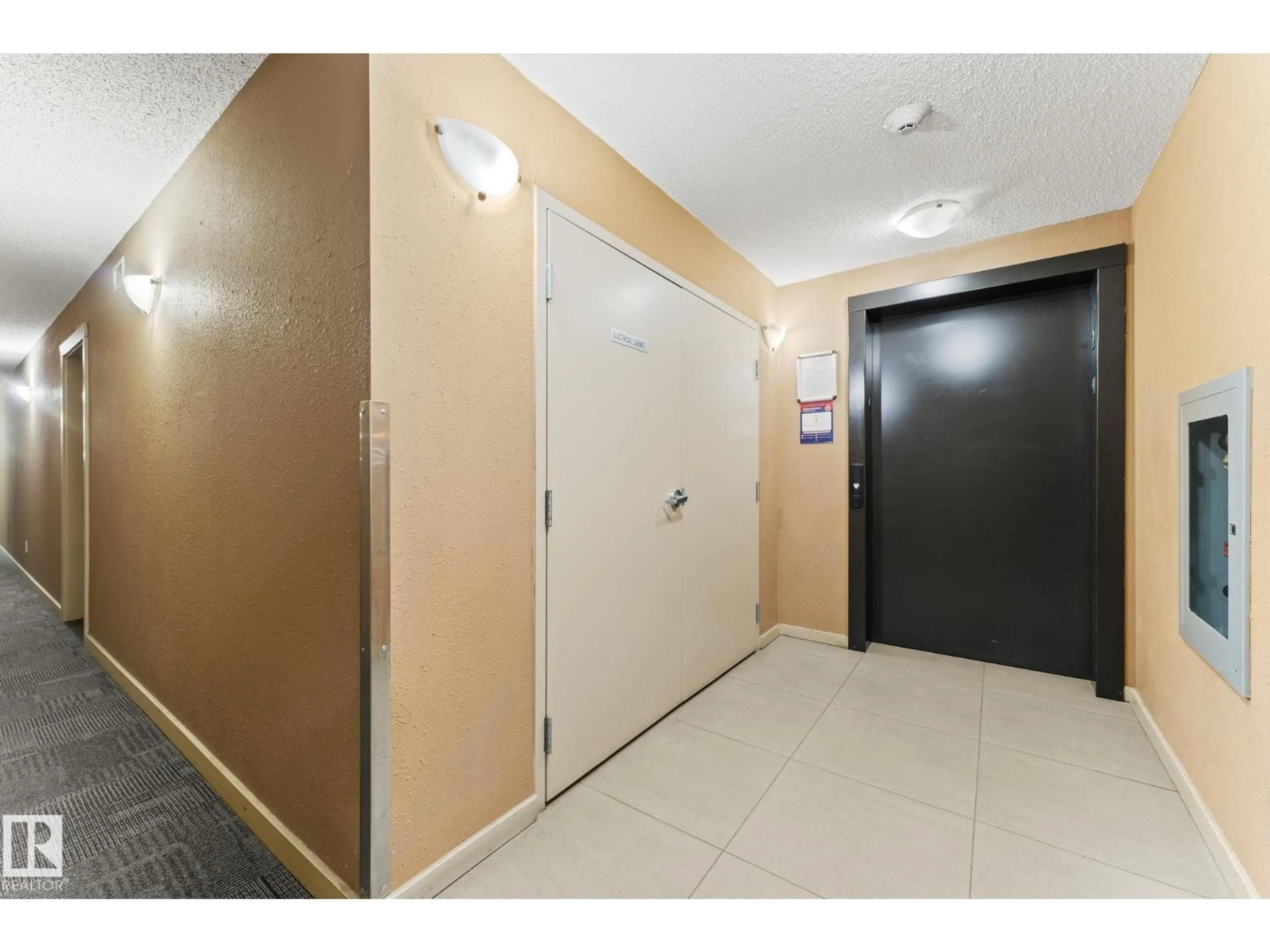 Indoor foyer for 407 - 1060 MCCONACHIE BV, Edmonton Alberta T5Y0V1