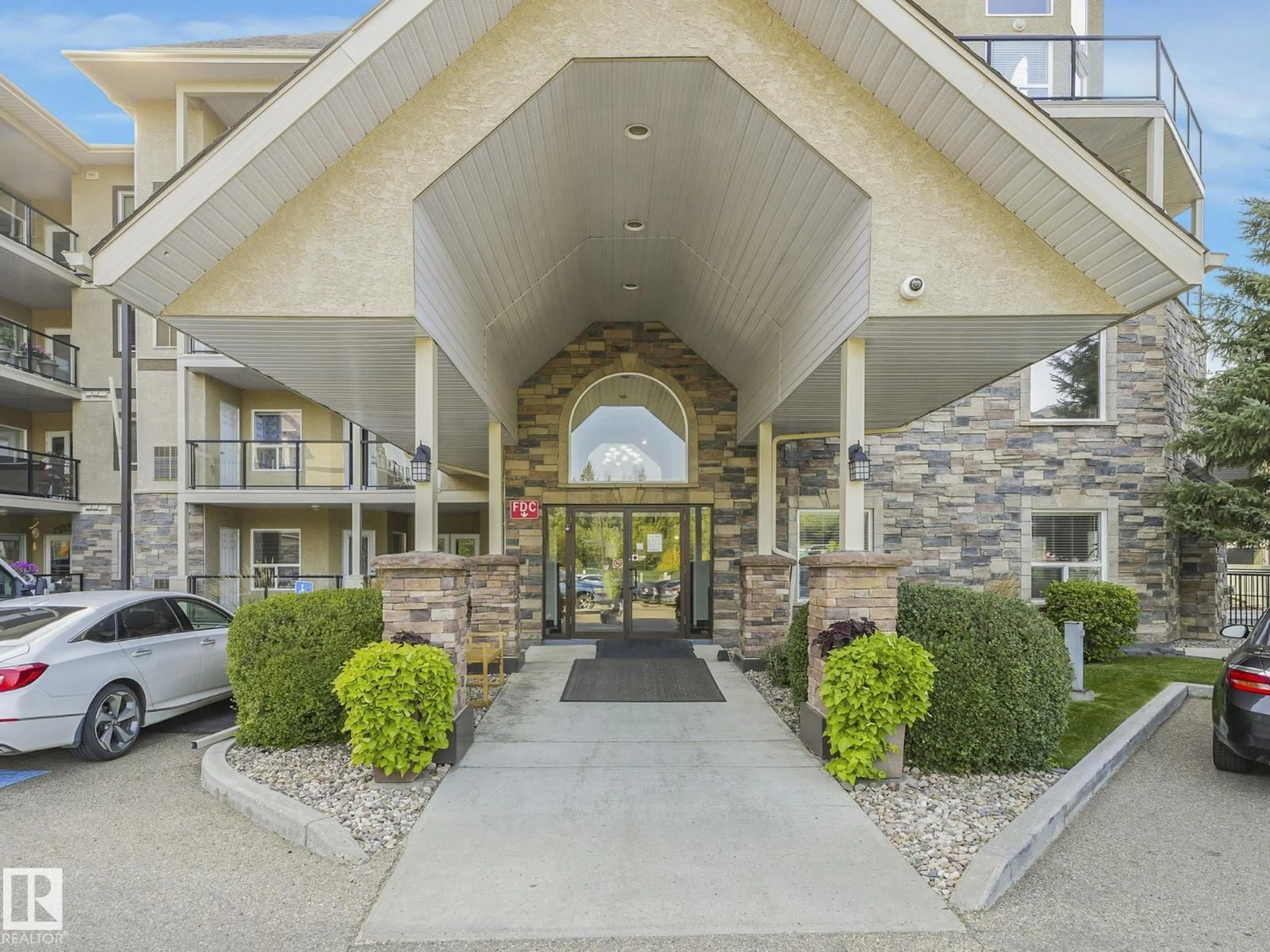 Indoor foyer for #103 - 1320 RUTHERFORD RD, Edmonton Alberta T6W0B6