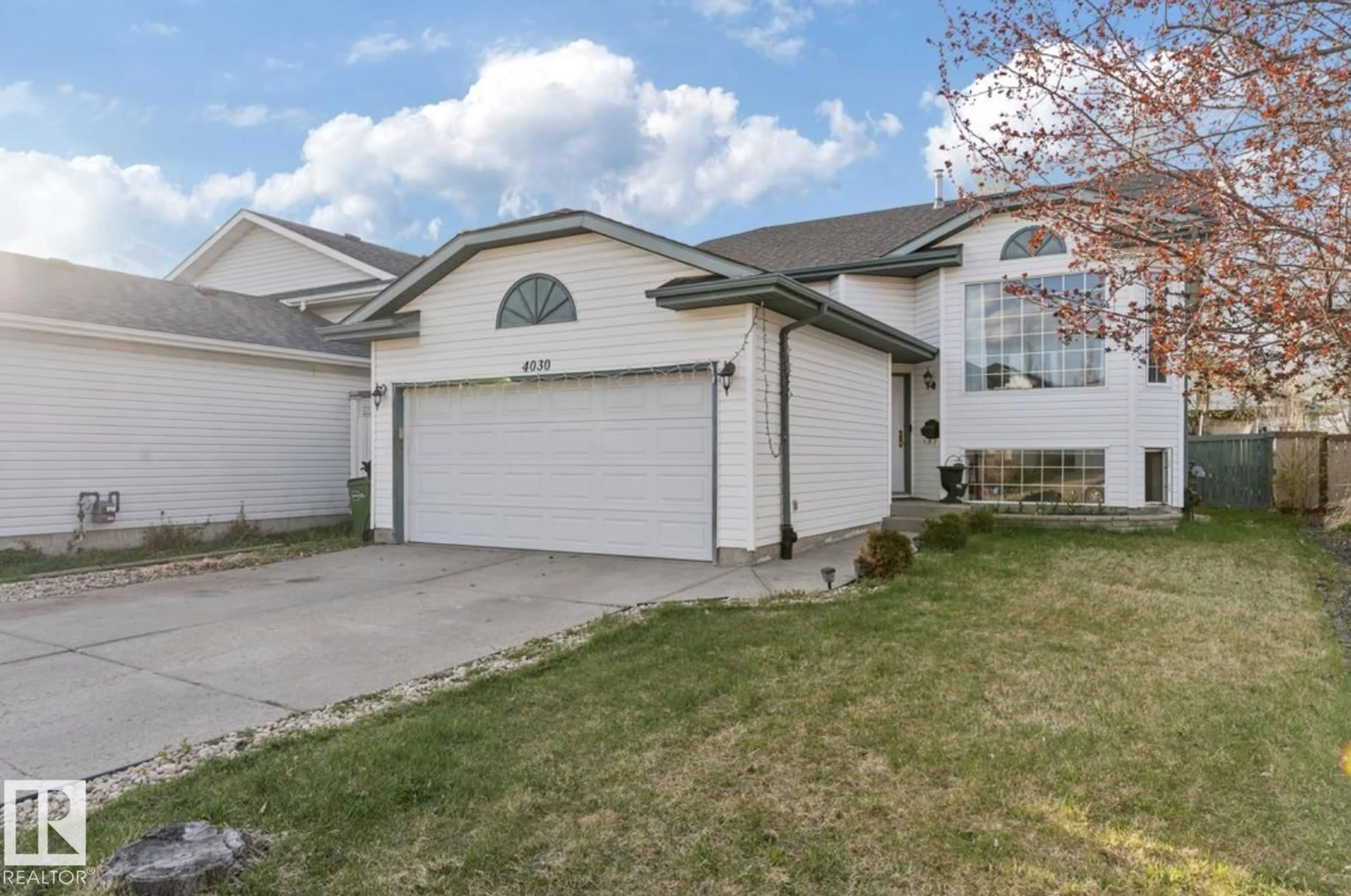 Home with vinyl exterior material, street for 4030 37A AVENUE AVENUE, Edmonton Alberta T6L7A1