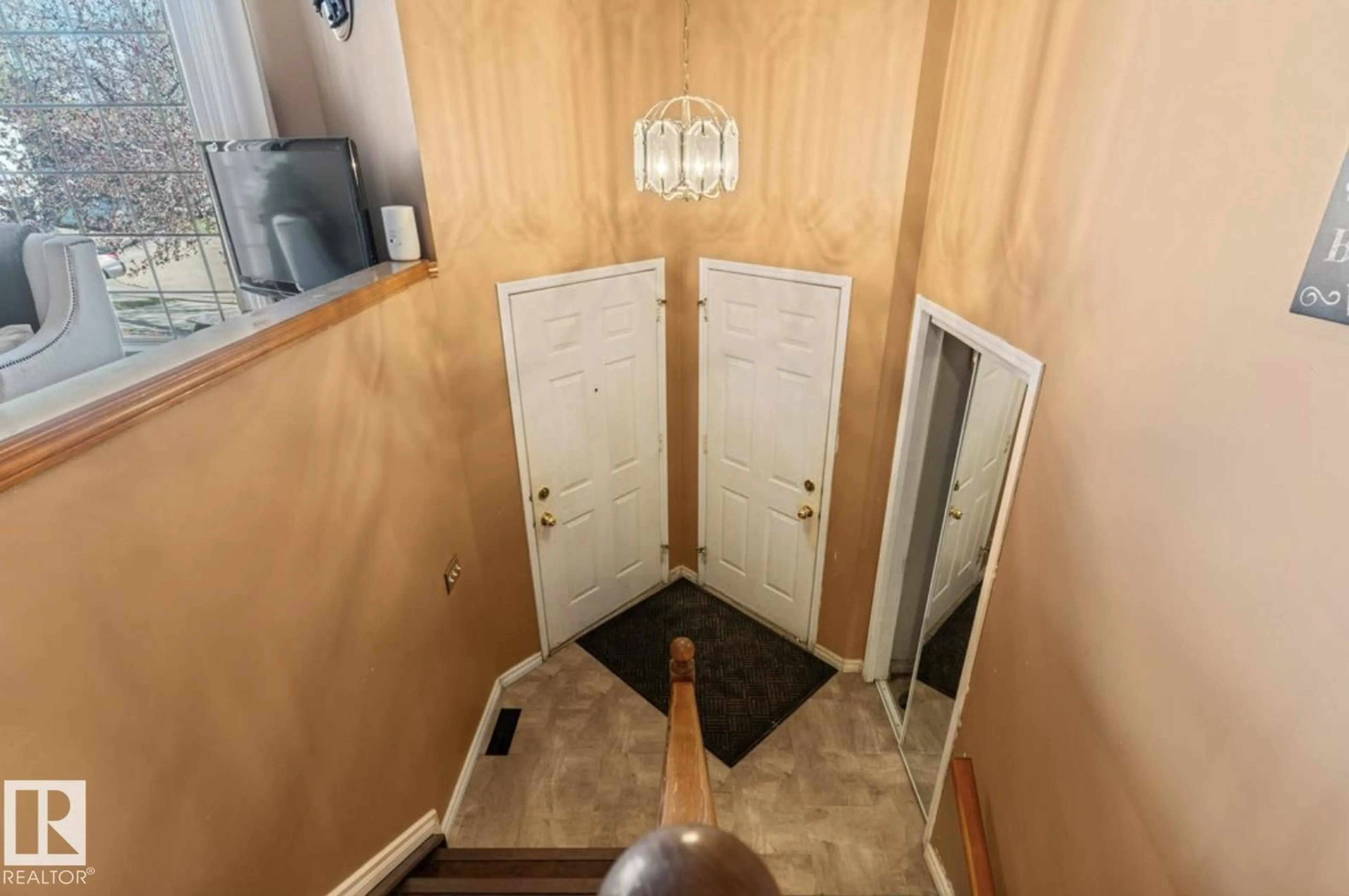 Unknown for 4030 37A AVENUE AVENUE, Edmonton Alberta T6L7A1