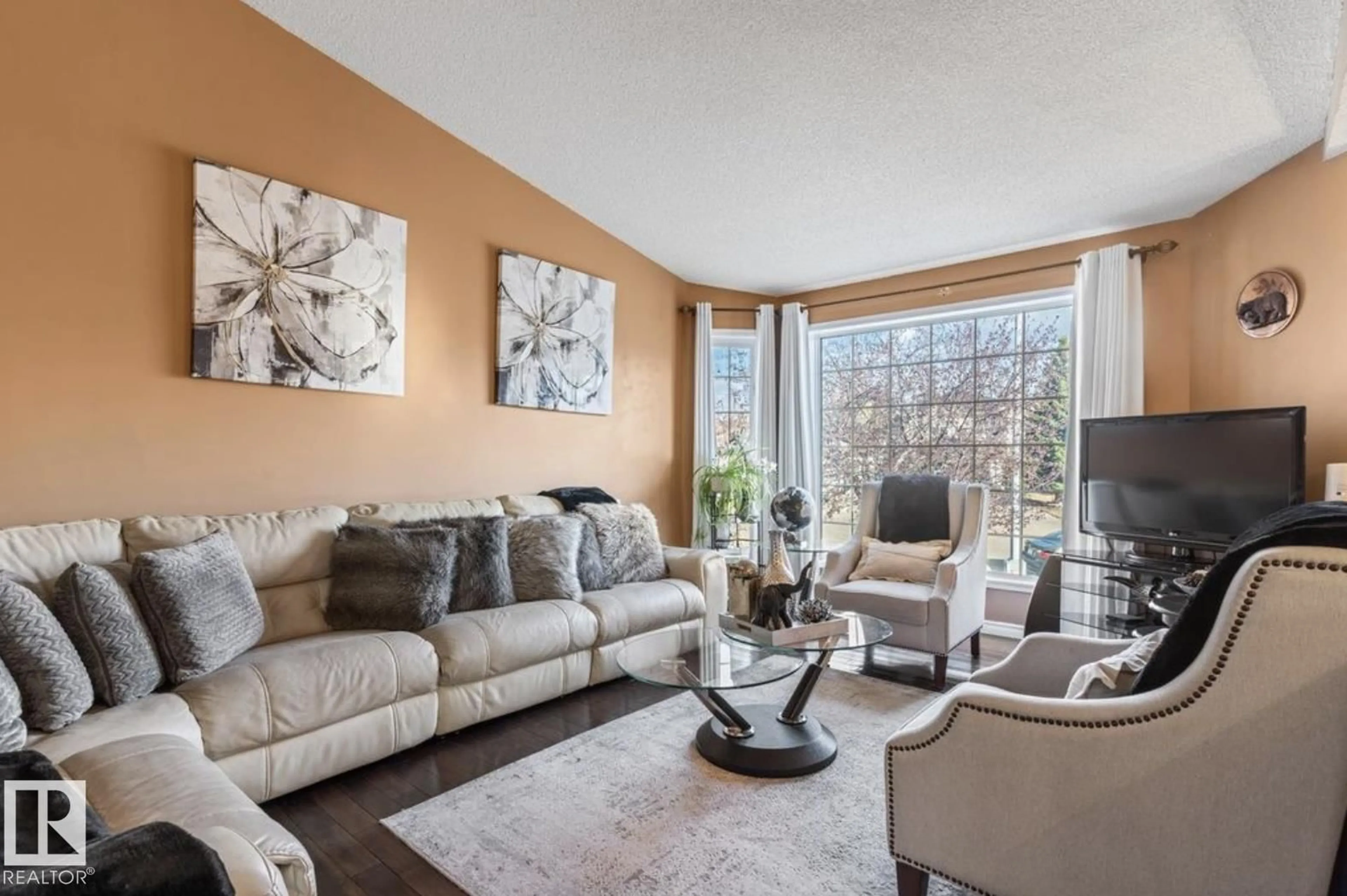 Living room with furniture, unknown for 4030 37A AVENUE AVENUE, Edmonton Alberta T6L7A1