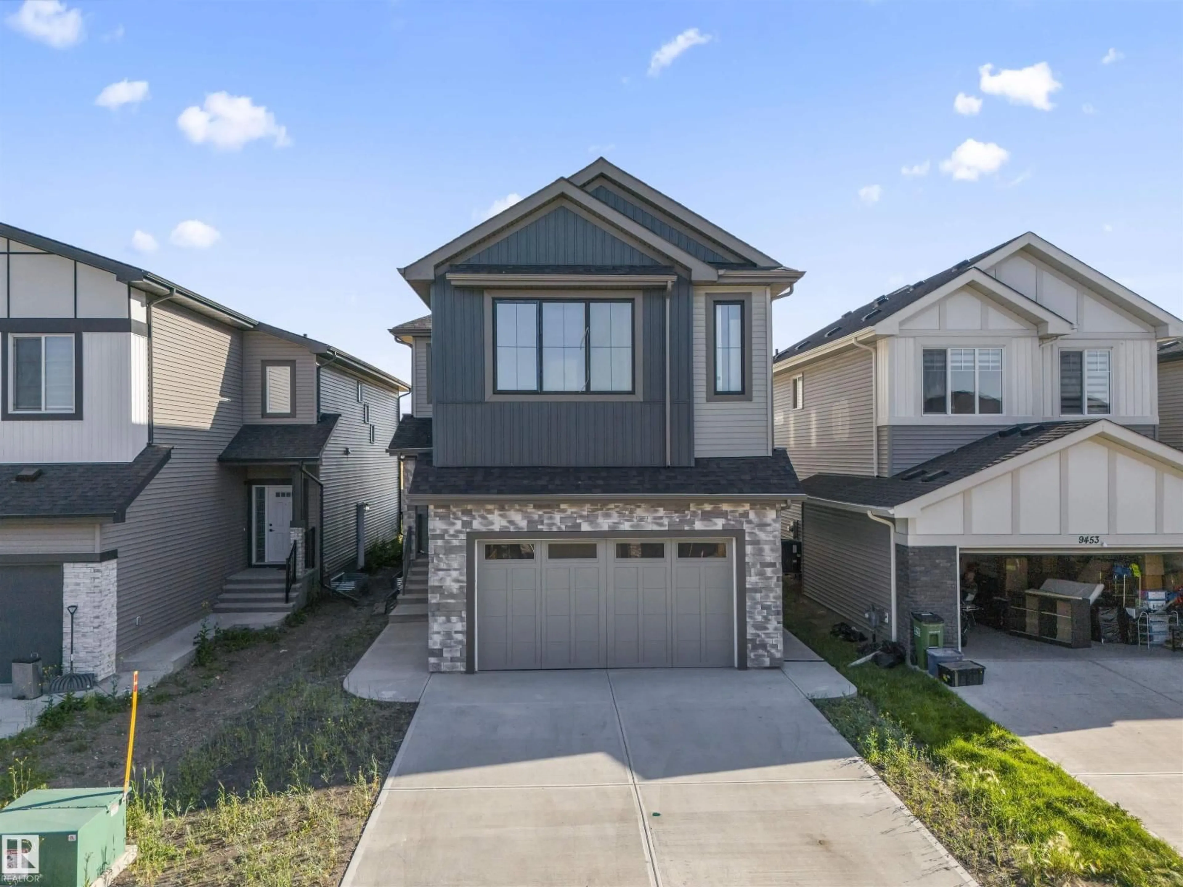 Home with vinyl exterior material, street for 9451 PEAR CRESCENT, Edmonton Alberta T6X2Z5