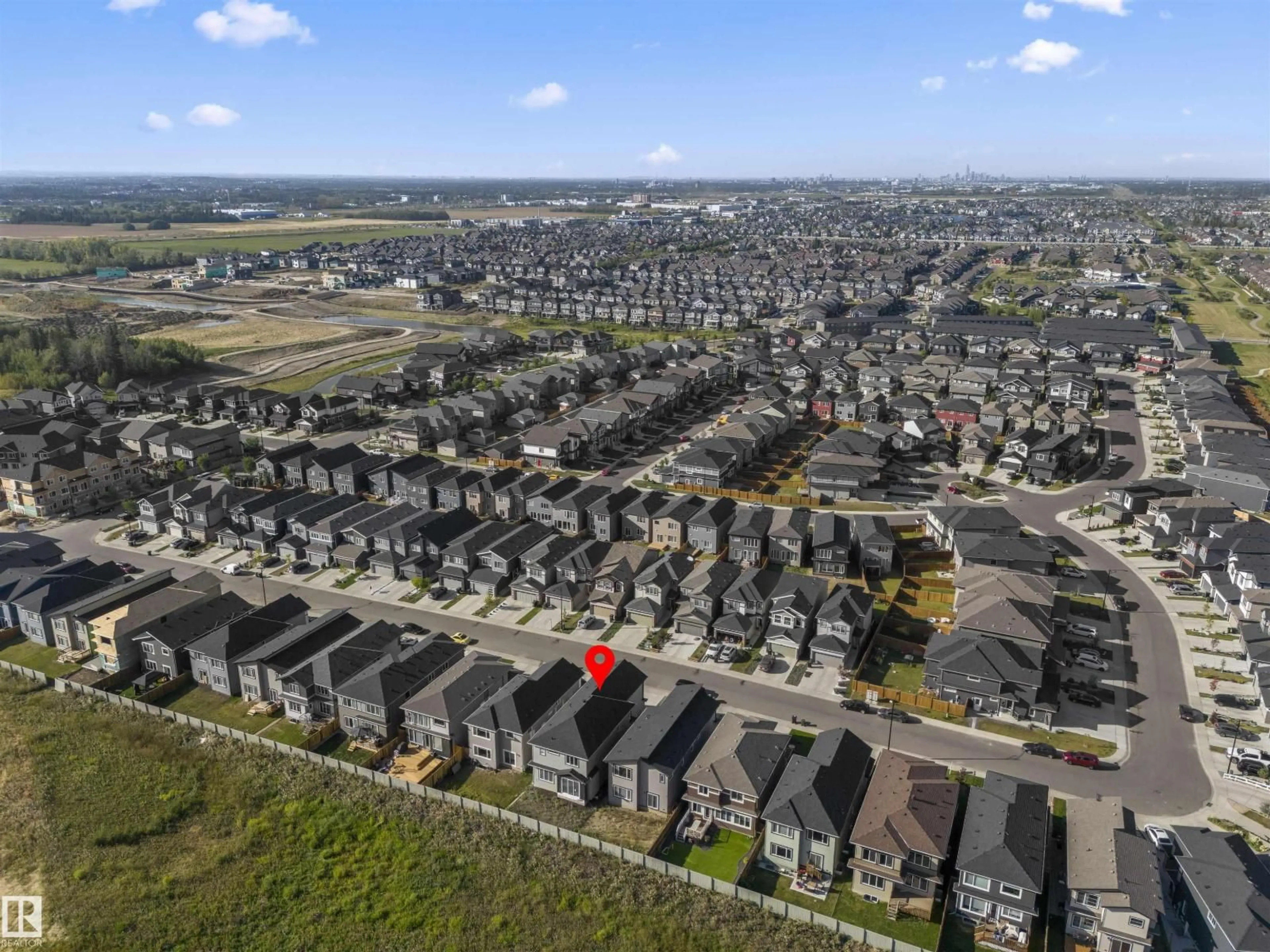 A pic from outside/outdoor area/front of a property/back of a property/a pic from drone, street for 9451 PEAR CRESCENT, Edmonton Alberta T6X2Z5