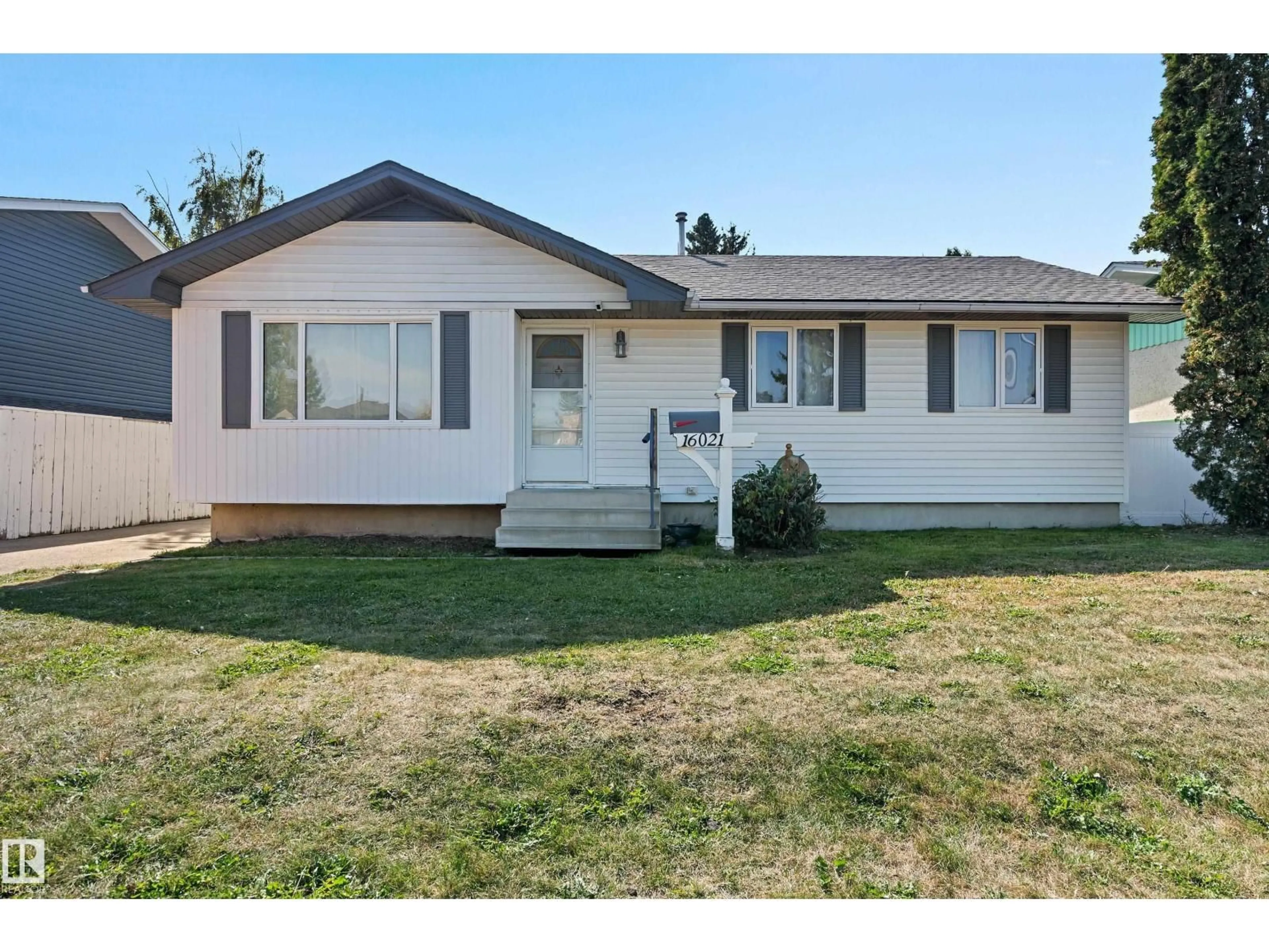 Home with vinyl exterior material, street for 16021 95 AV, Edmonton Alberta T5P0A8