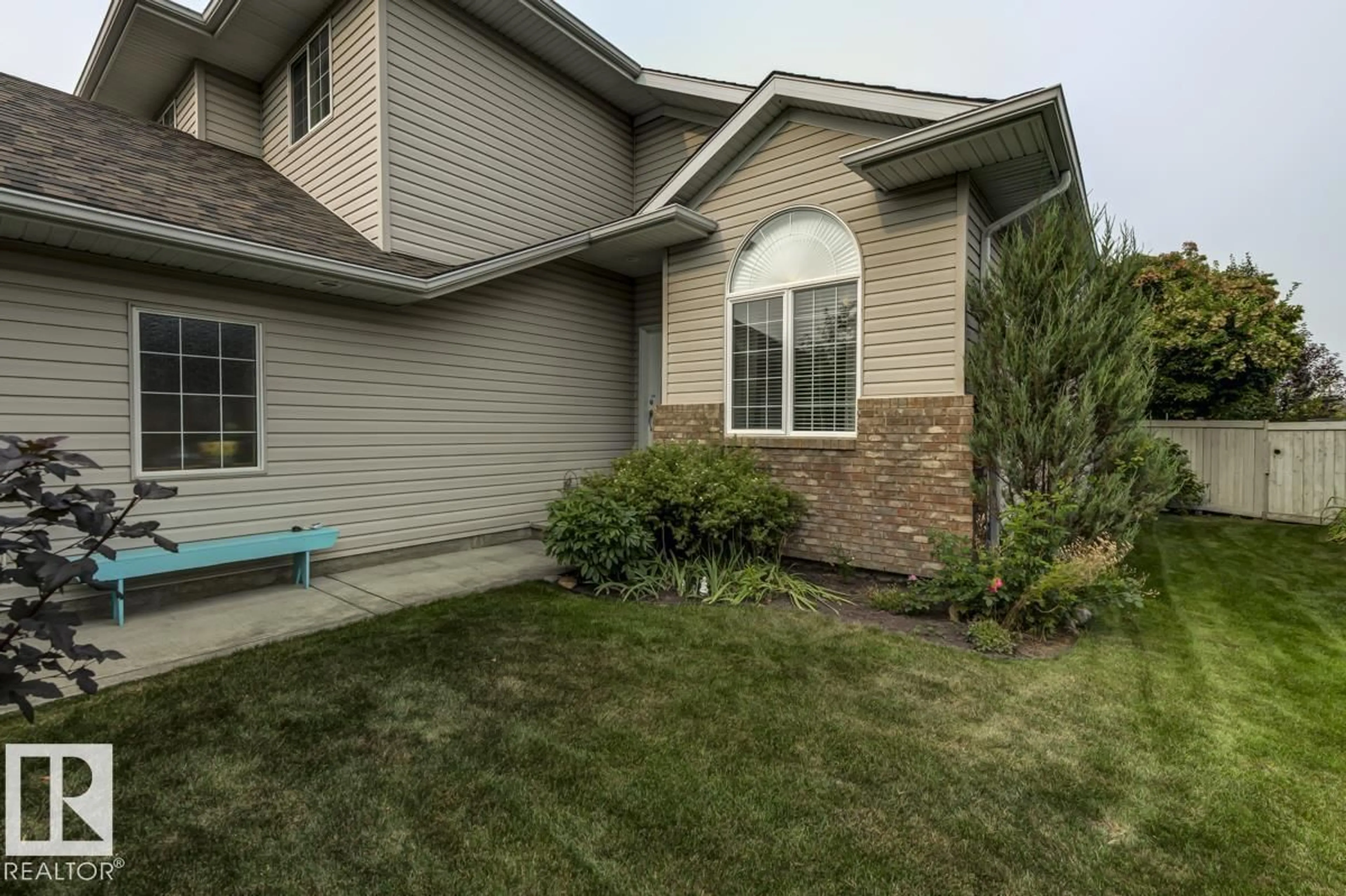 Home with vinyl exterior material, street for 28 KIRKWOOD DR, St. Albert Alberta T8N6X9