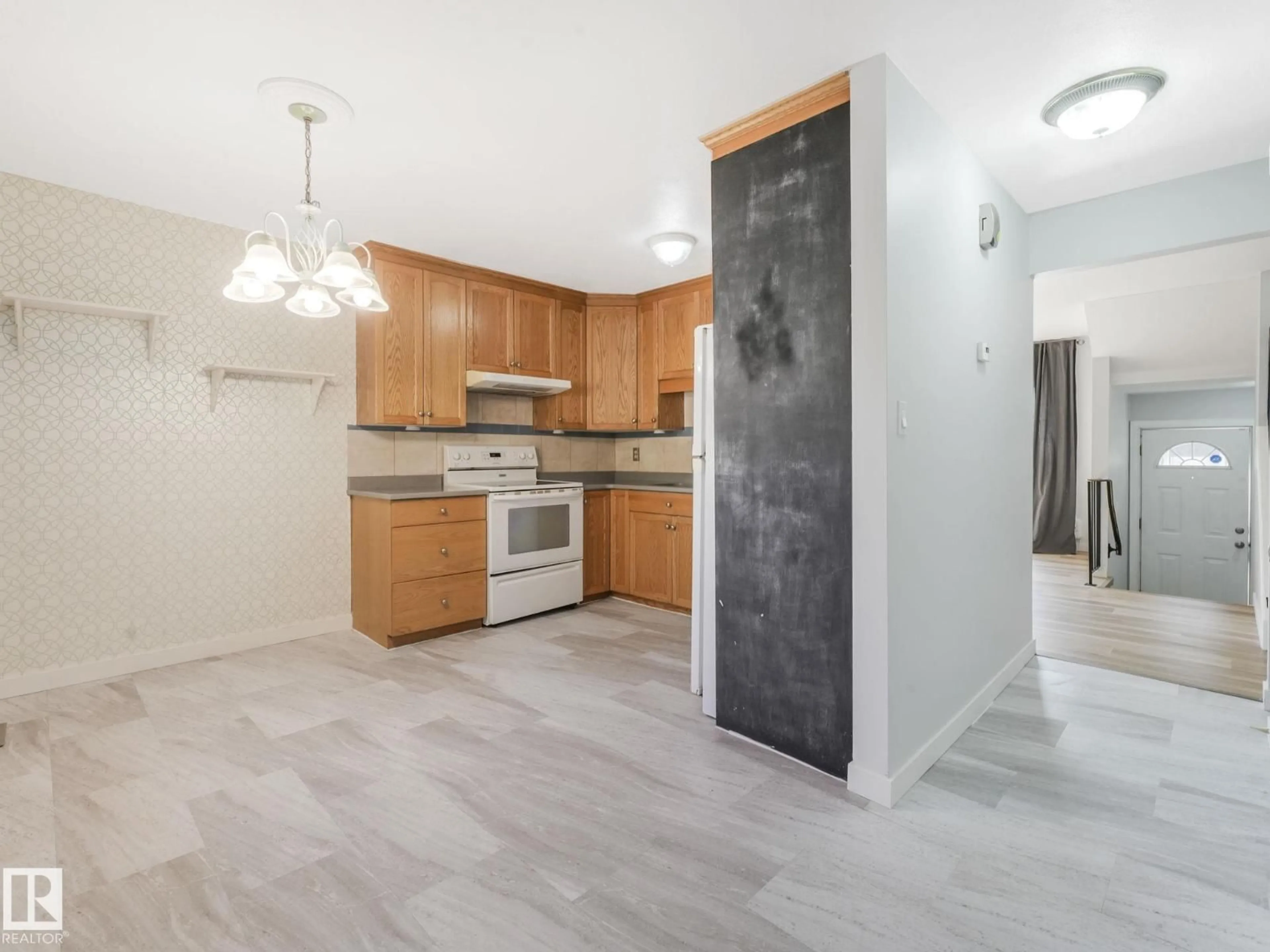 Standard kitchen, unknown for 18351 93 AV, Edmonton Alberta T5T1V2