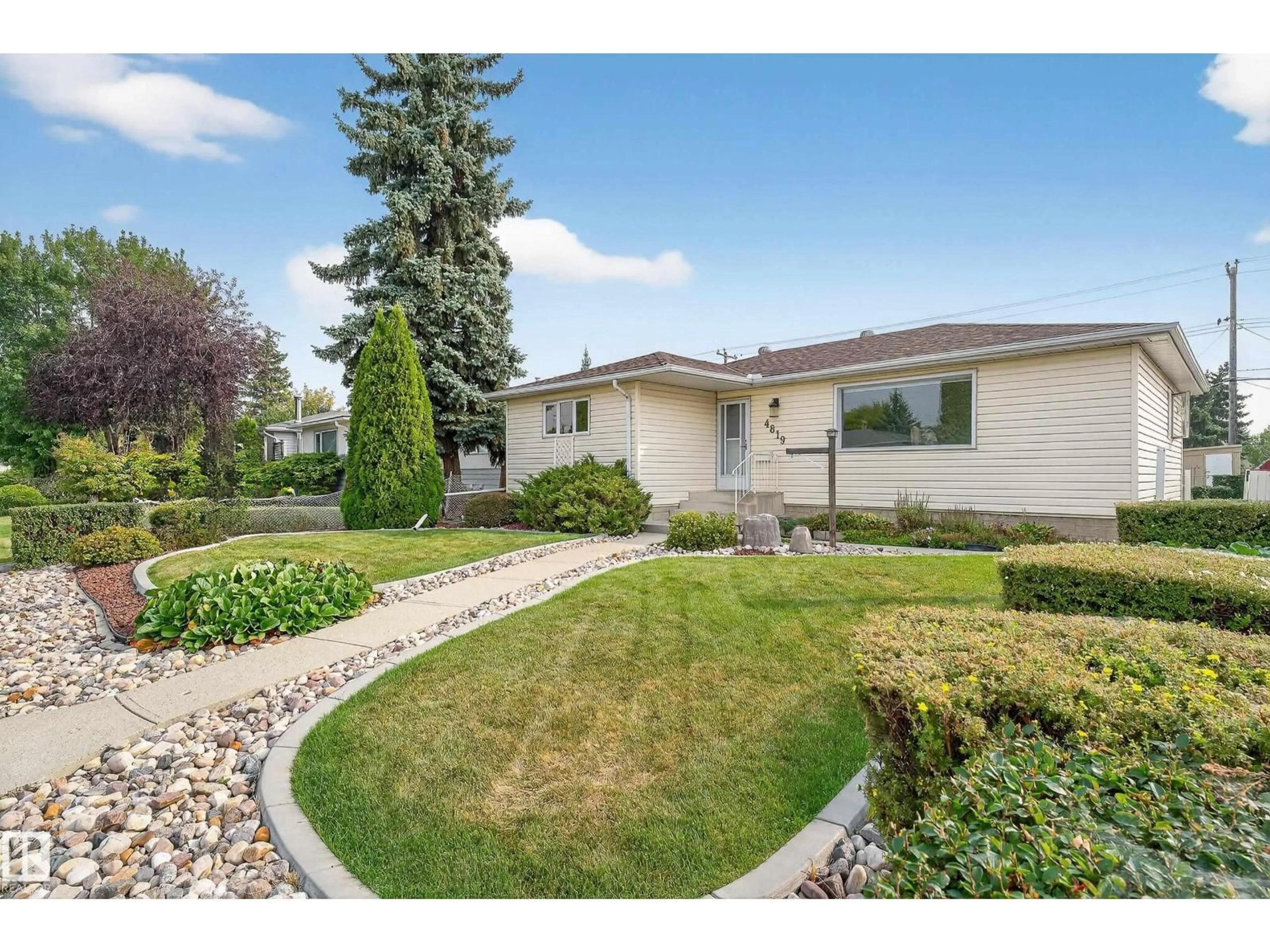 A pic from outside/outdoor area/front of a property/back of a property/a pic from drone, street for NW - 4819 105B ST, Edmonton Alberta T6H2R9