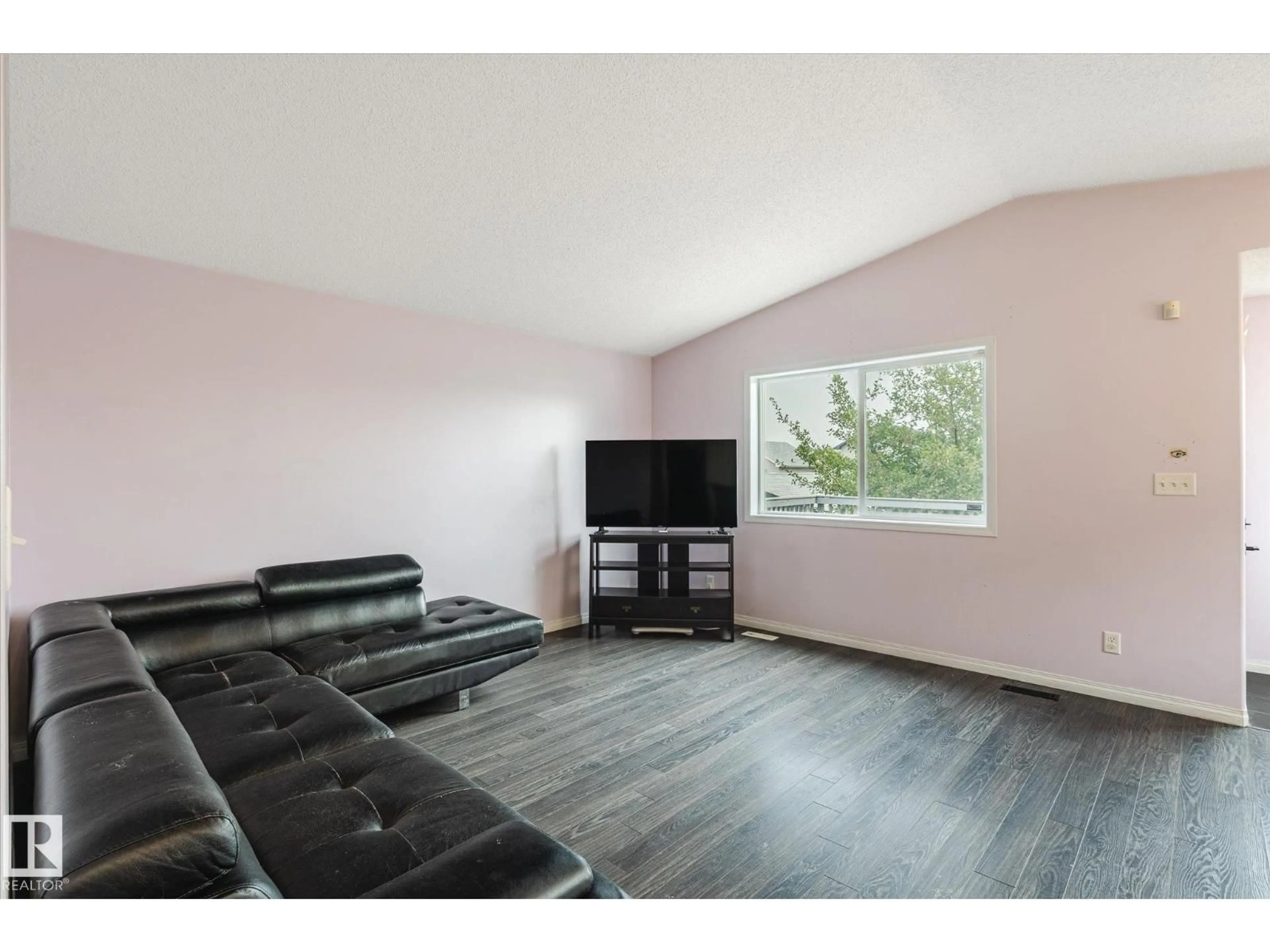 A pic of a room for 17707 90 ST, Edmonton Alberta T5Z0A2