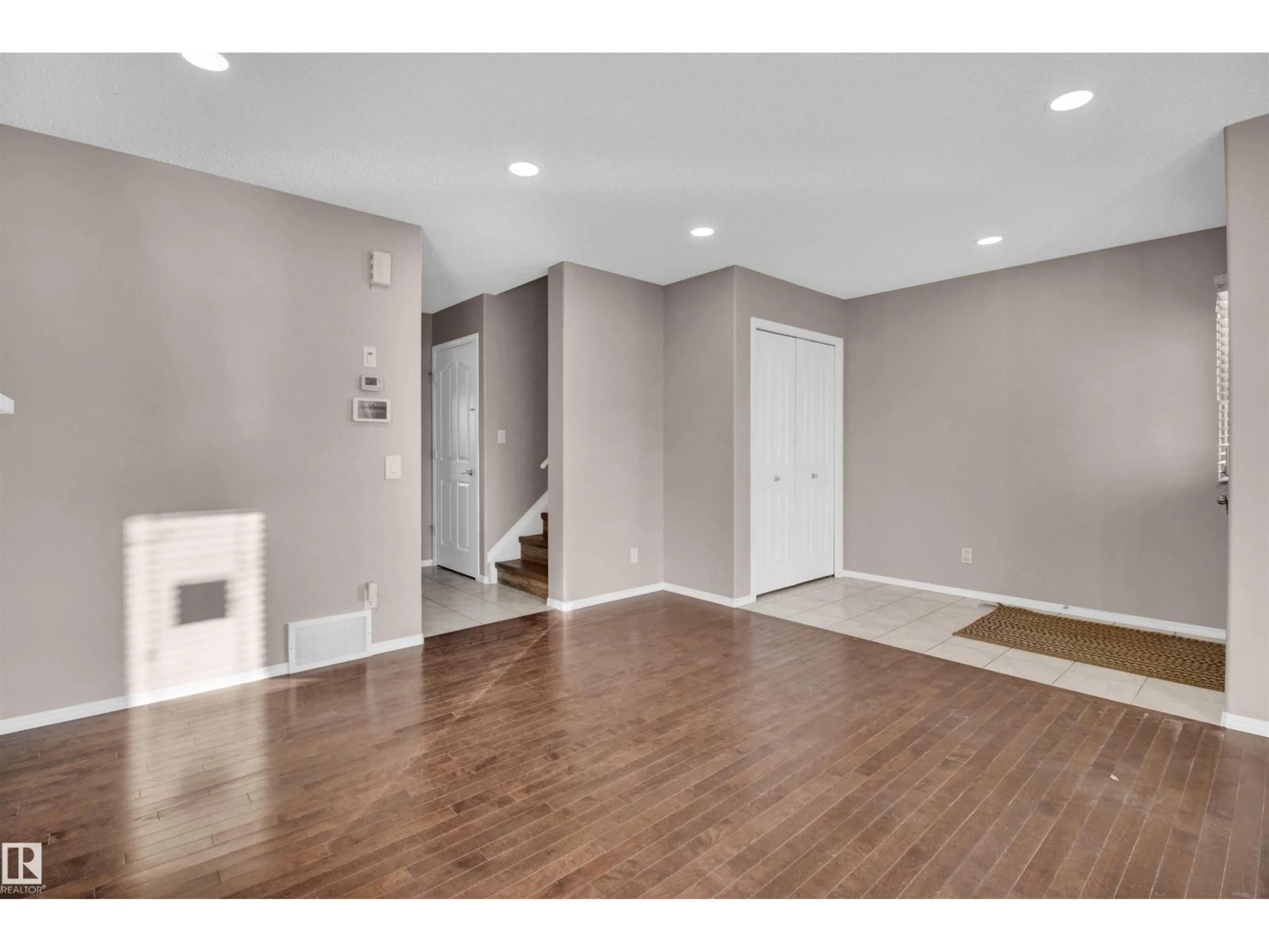 Indoor entryway for 17951 85 ST, Edmonton Alberta T5Z0E4