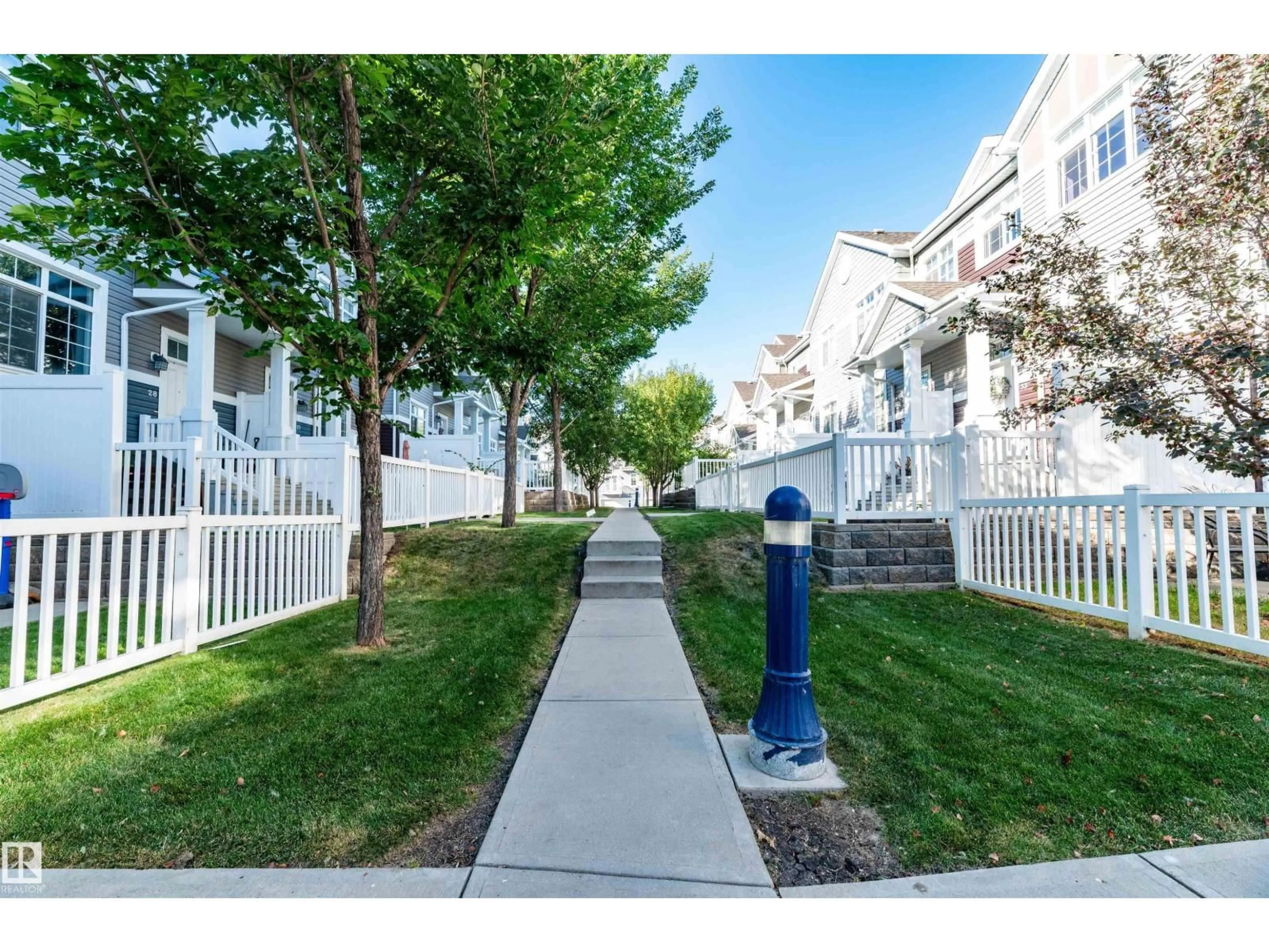 Patio, street for 30 - 9151 SHAW WY, Edmonton Alberta T6X1W7