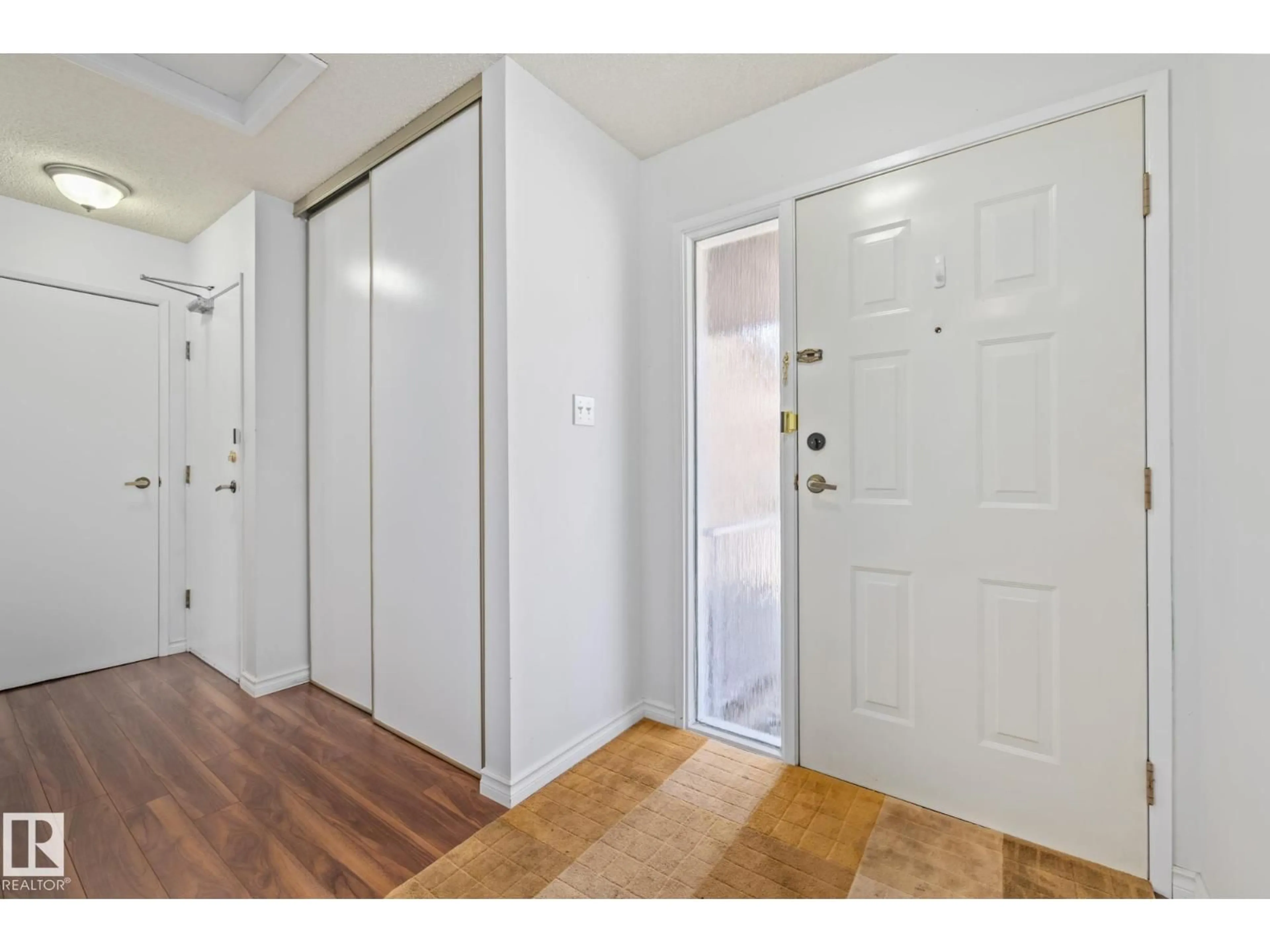 Indoor entryway for VG - 27 PINEVIEW HORIZON, St. Albert Alberta T8N4R8