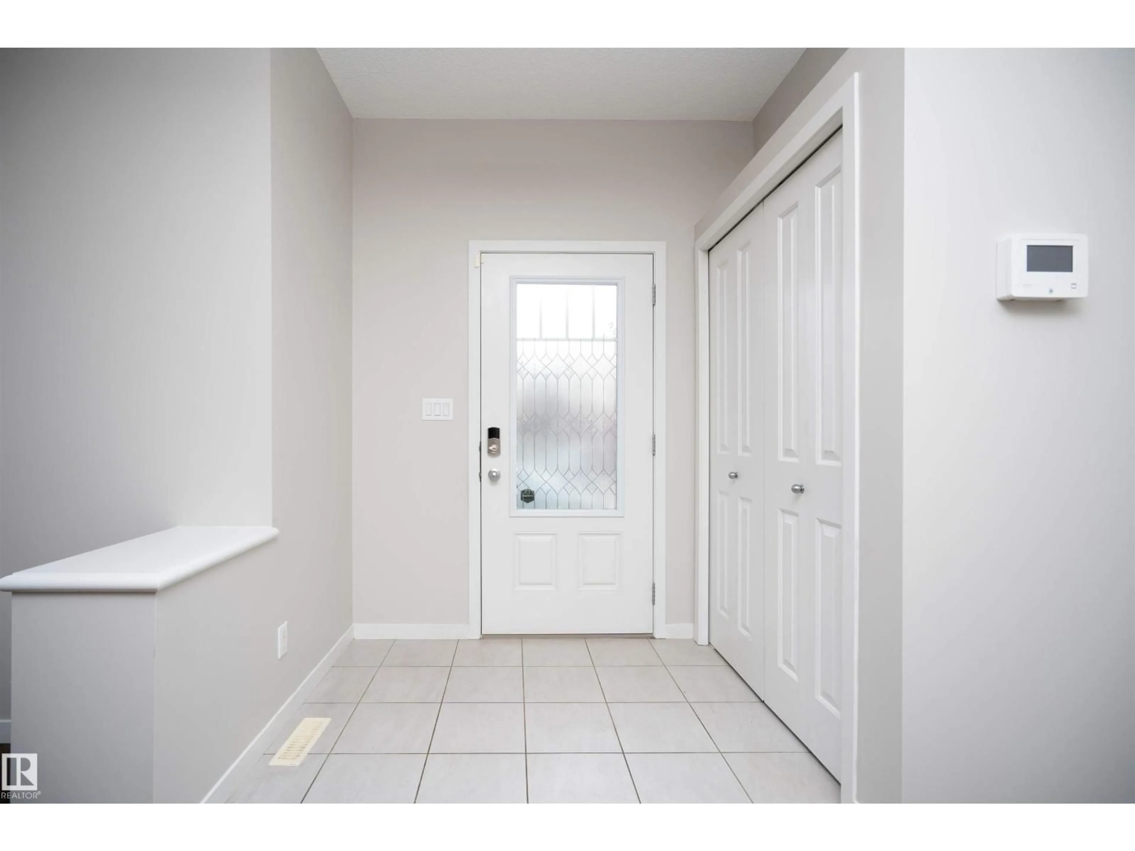 Indoor entryway for 2606 COUGHLAN RD, Edmonton Alberta T6W3S1