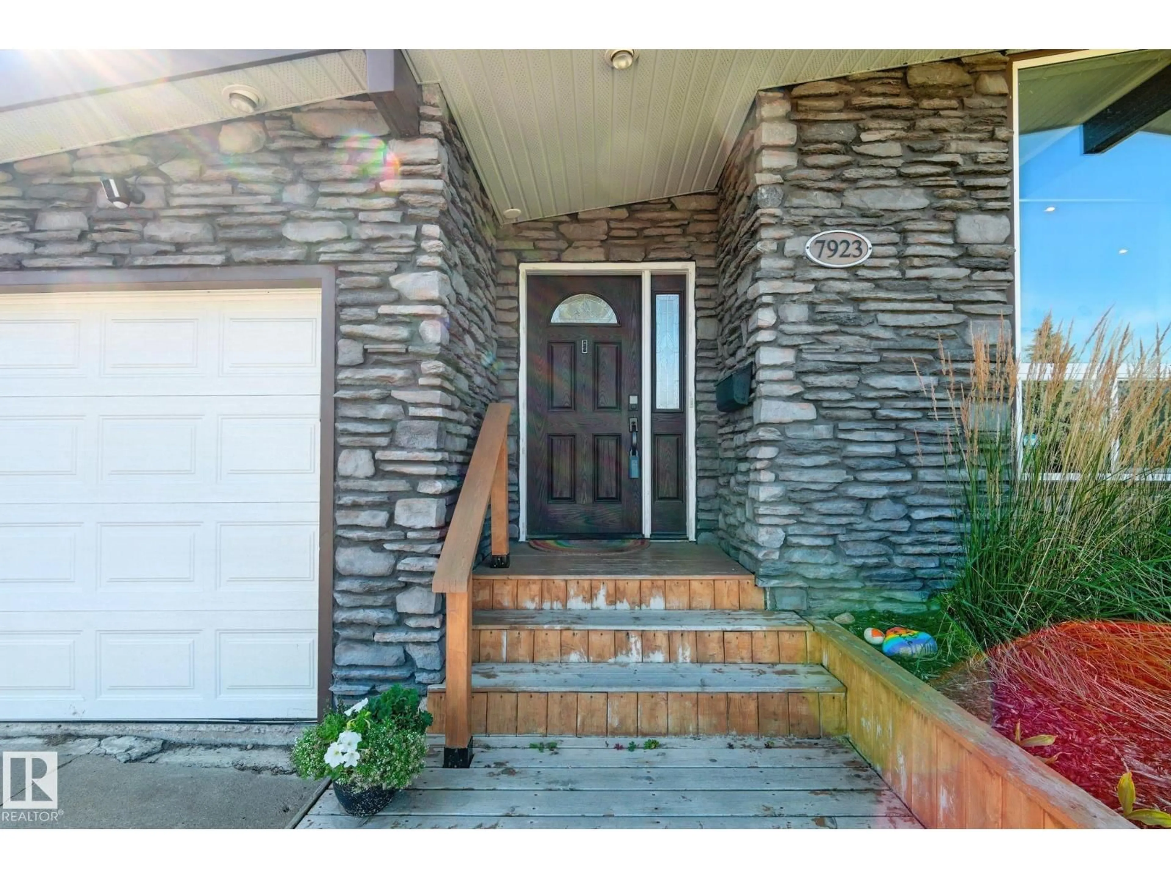 Indoor entryway for 7923 131A AV, Edmonton Alberta T5C2A2