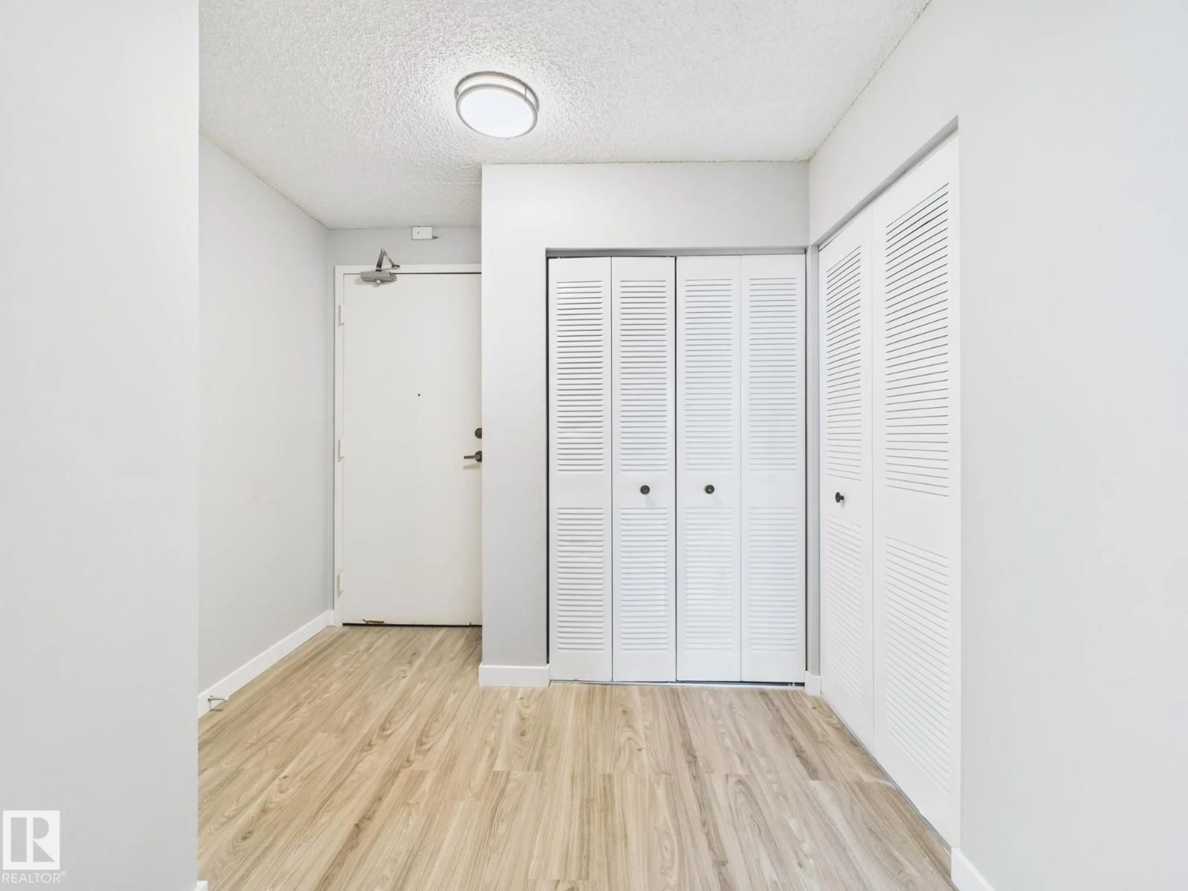 Indoor entryway for 810 - 10145 109 ST NW, Edmonton Alberta T5J3M5