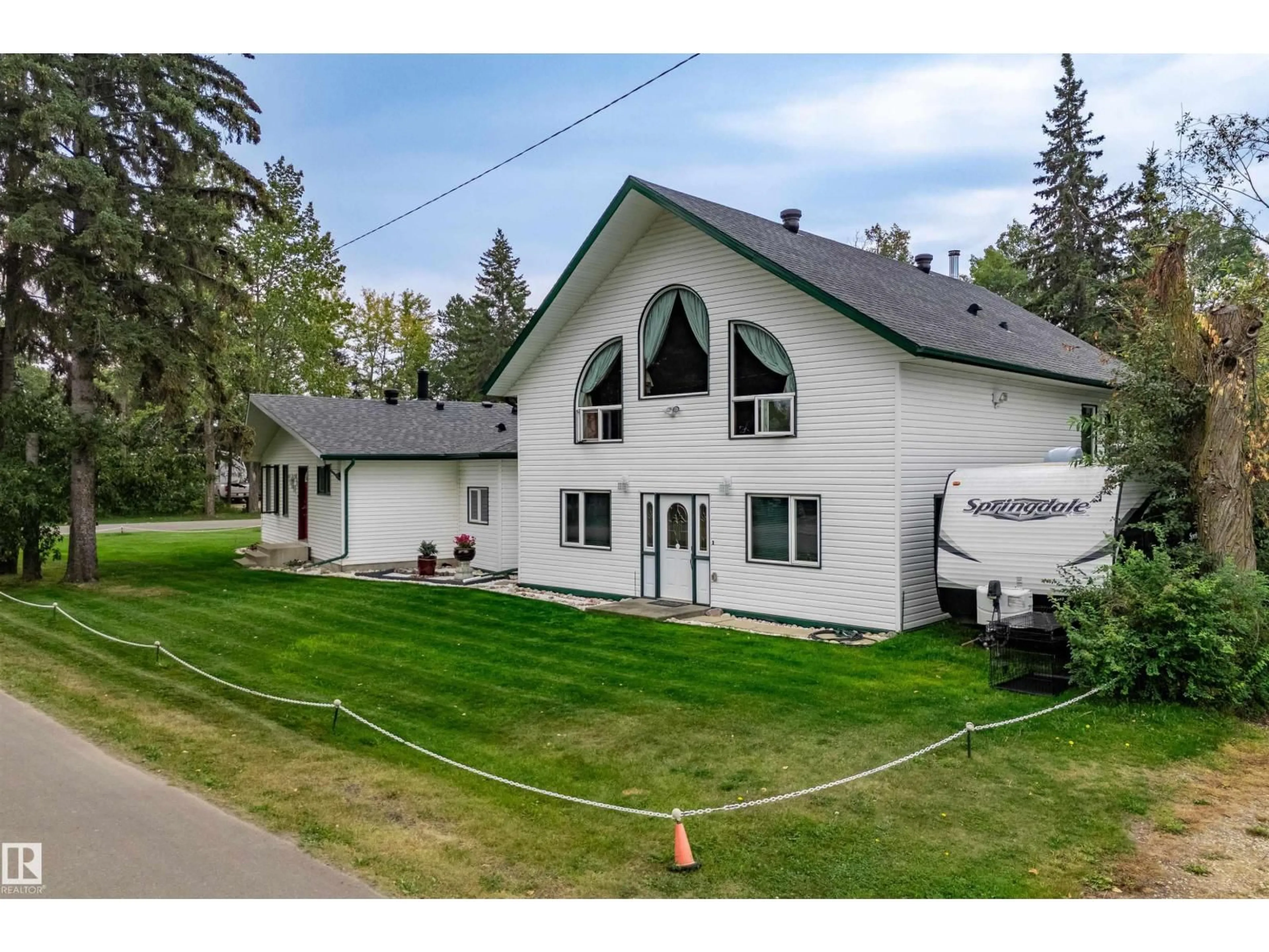A pic from outside/outdoor area/front of a property/back of a property/a pic from drone, unknown for 4704 51 ST, Rural Lac Ste. Anne County Alberta T0E0A0
