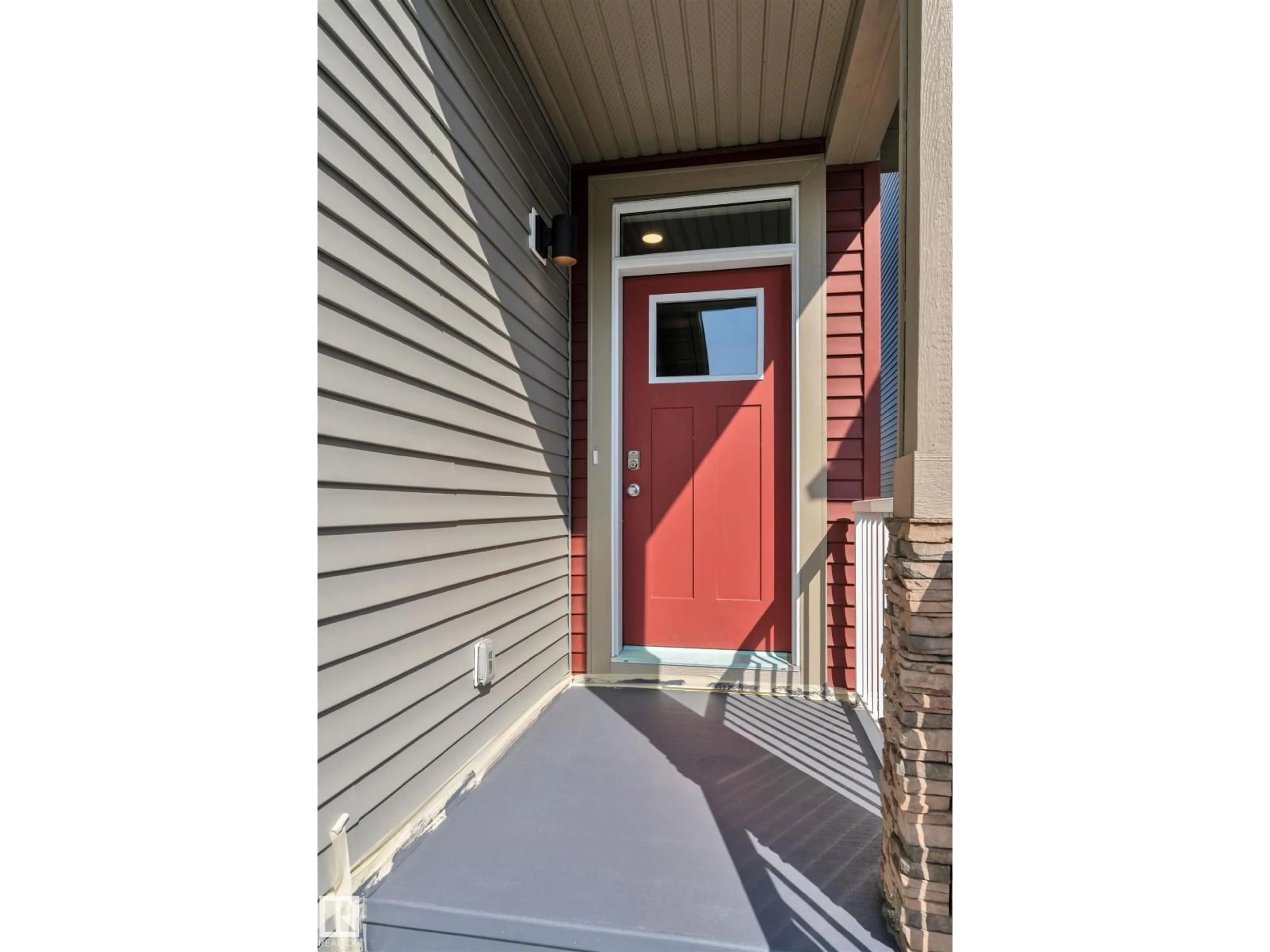 Indoor entryway for 332 35 AV, Edmonton Alberta T6T2P8