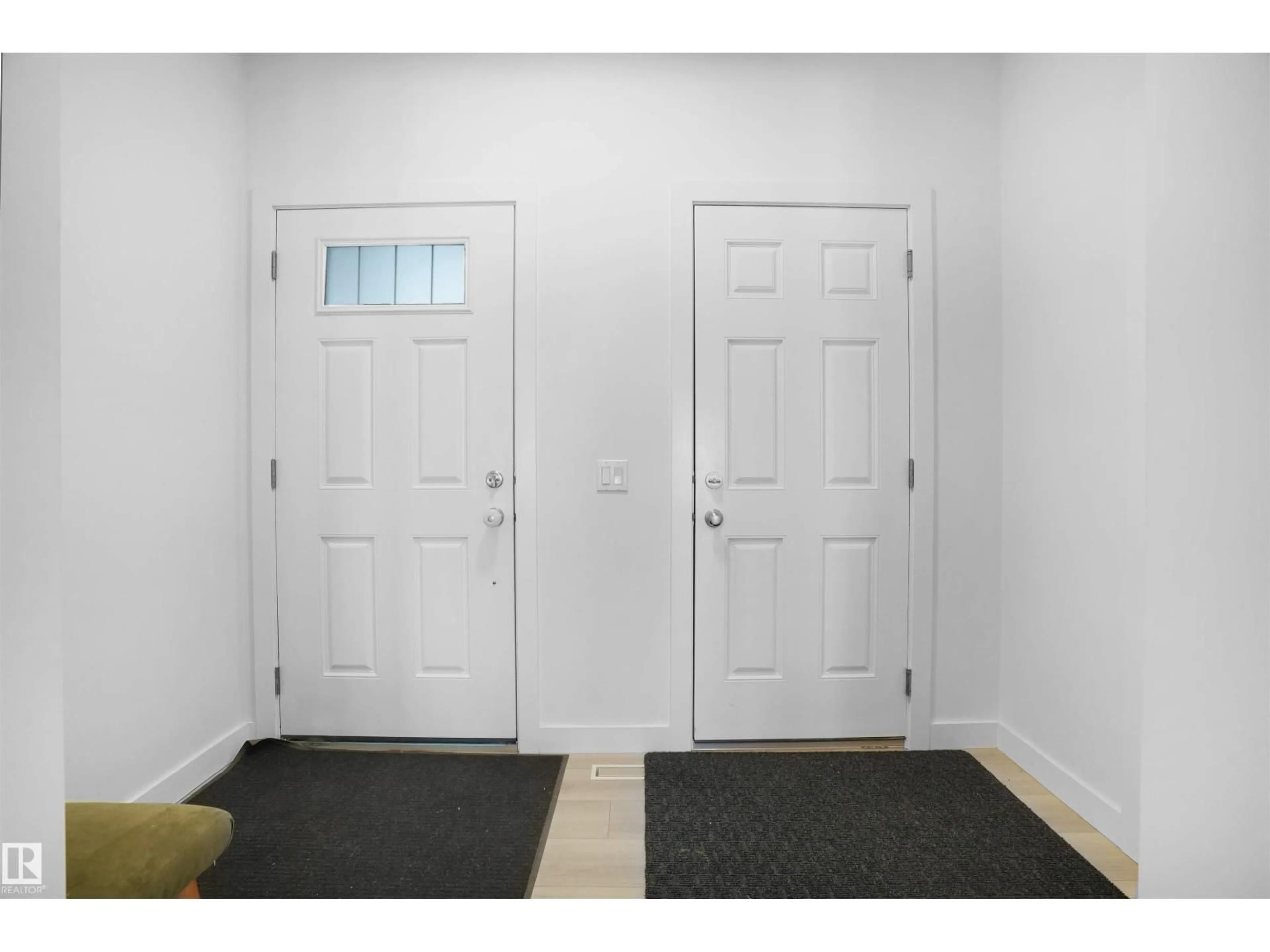 Indoor entryway for 17732 73 ST, Edmonton Alberta T5Z0V8