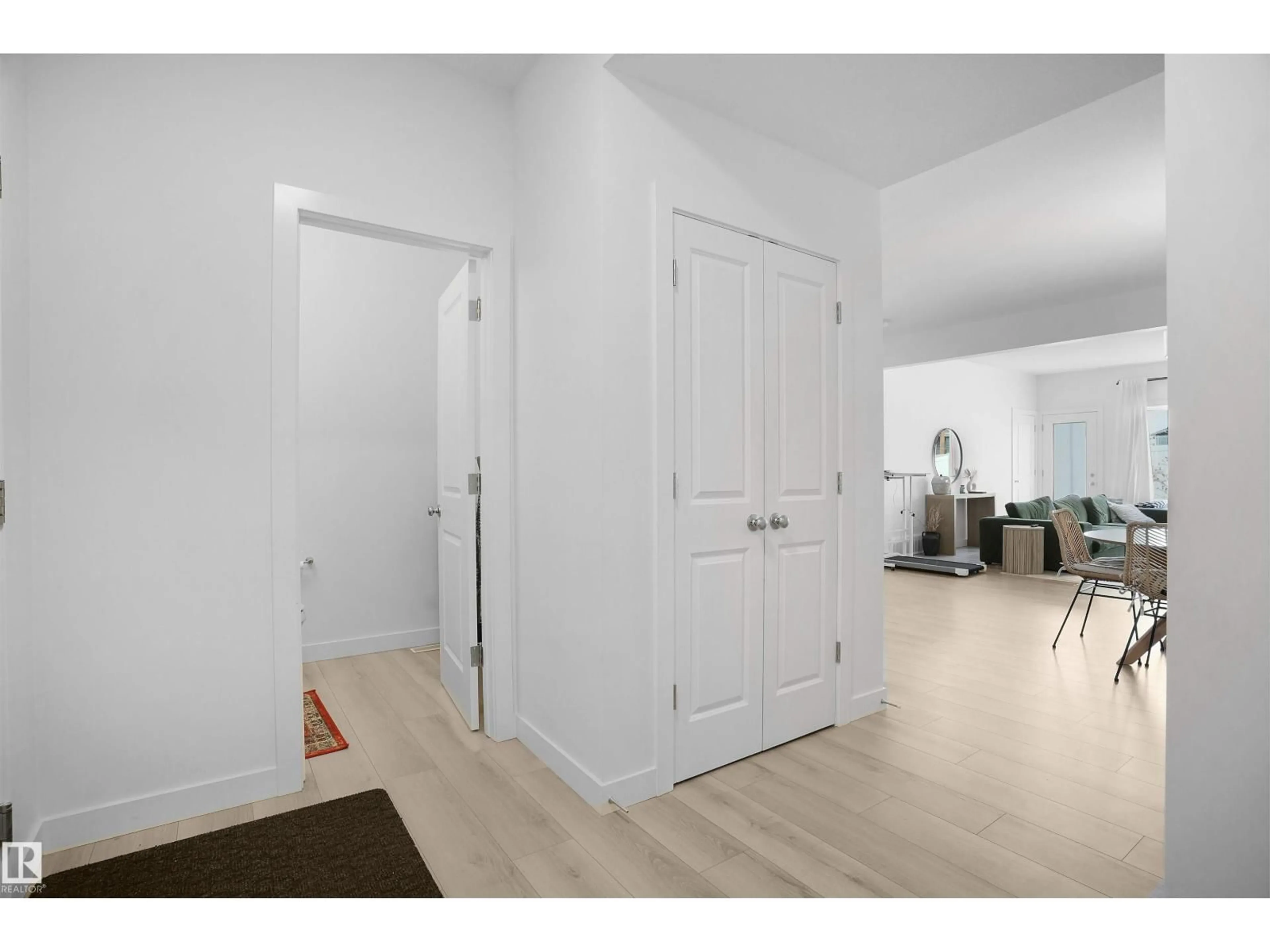 Indoor entryway for 17732 73 ST, Edmonton Alberta T5Z0V8