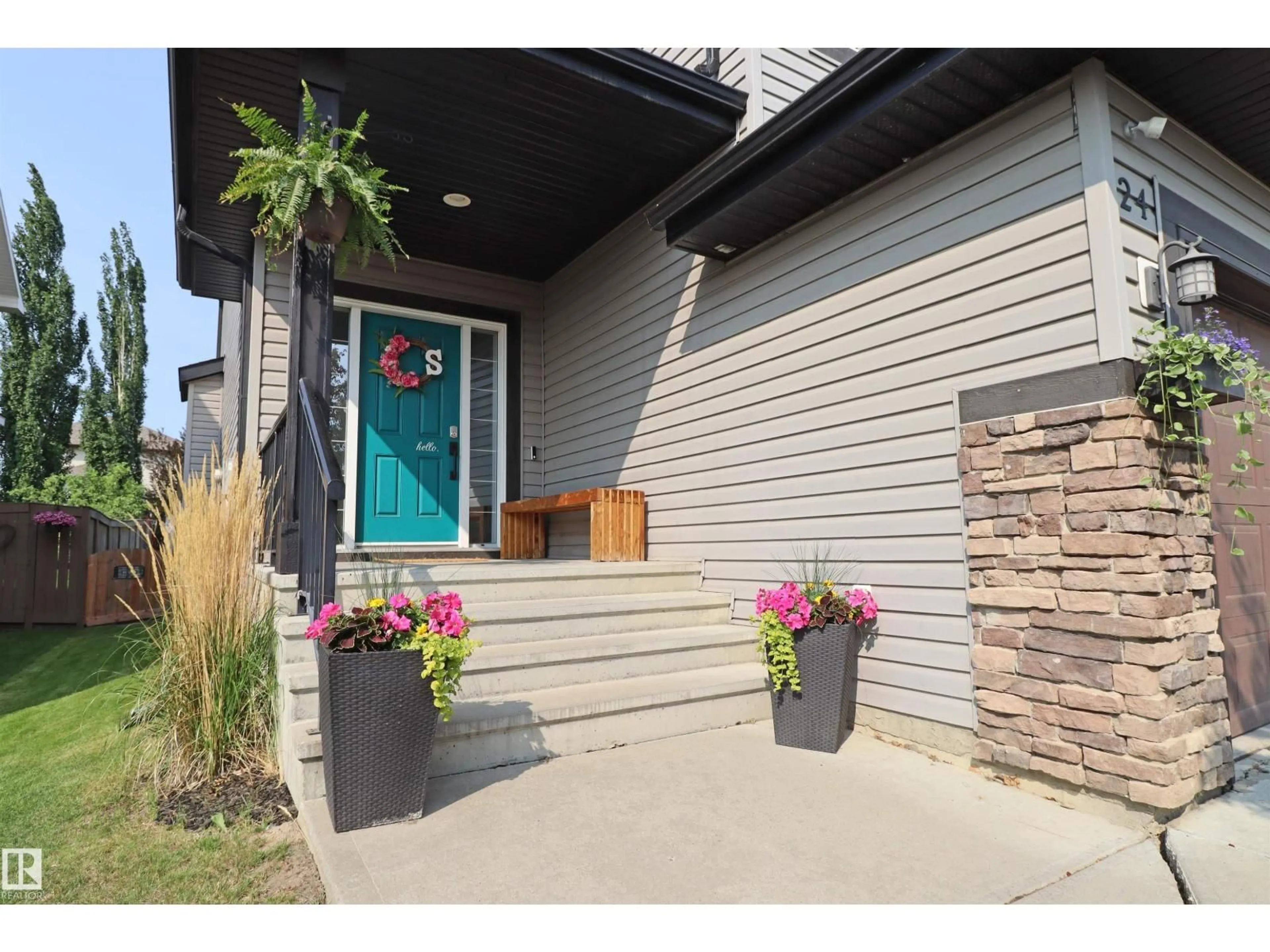 Indoor entryway for 24 HENDERSON LD, Spruce Grove Alberta T7X0C6