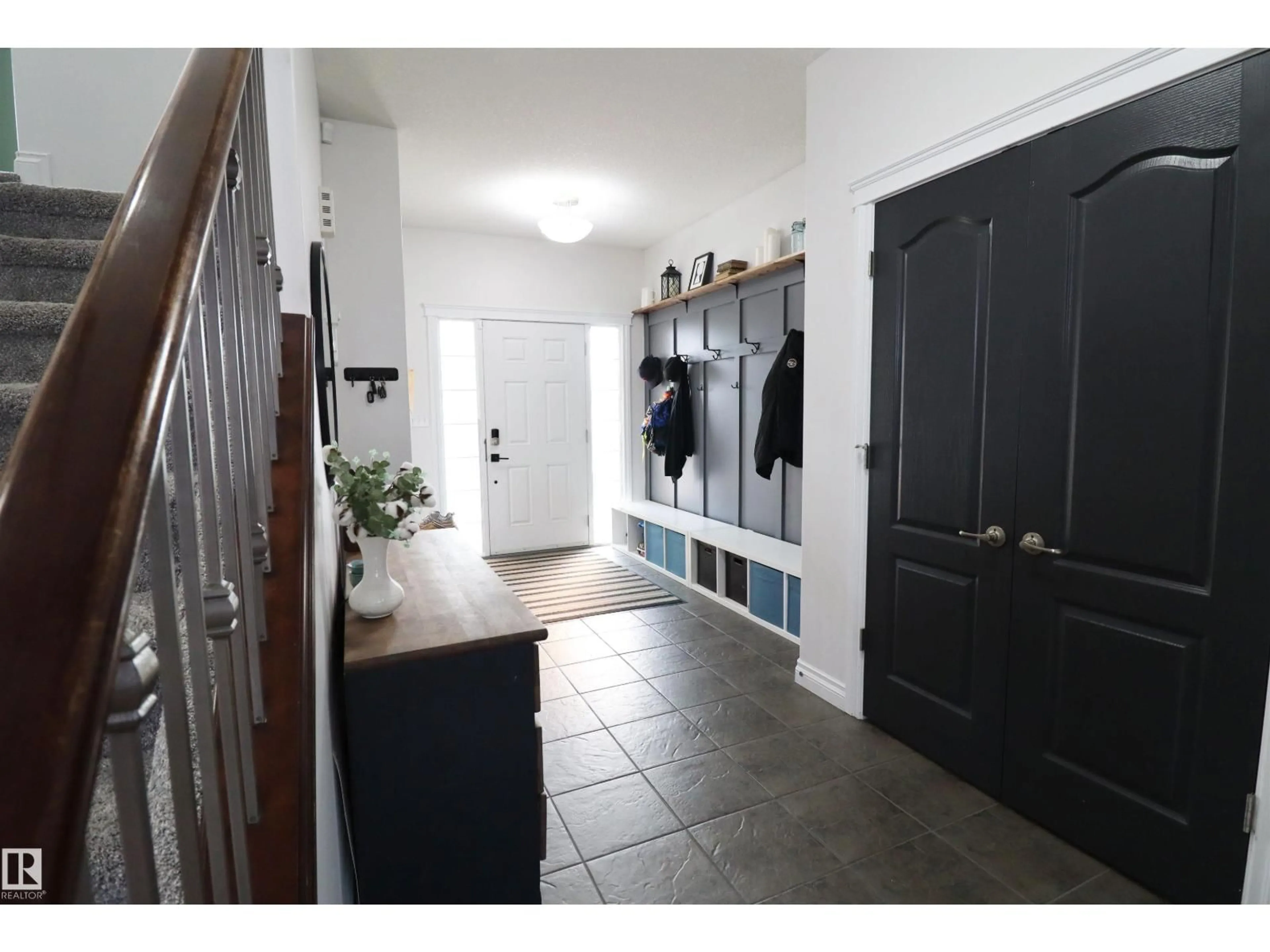Indoor entryway for 24 HENDERSON LD, Spruce Grove Alberta T7X0C6