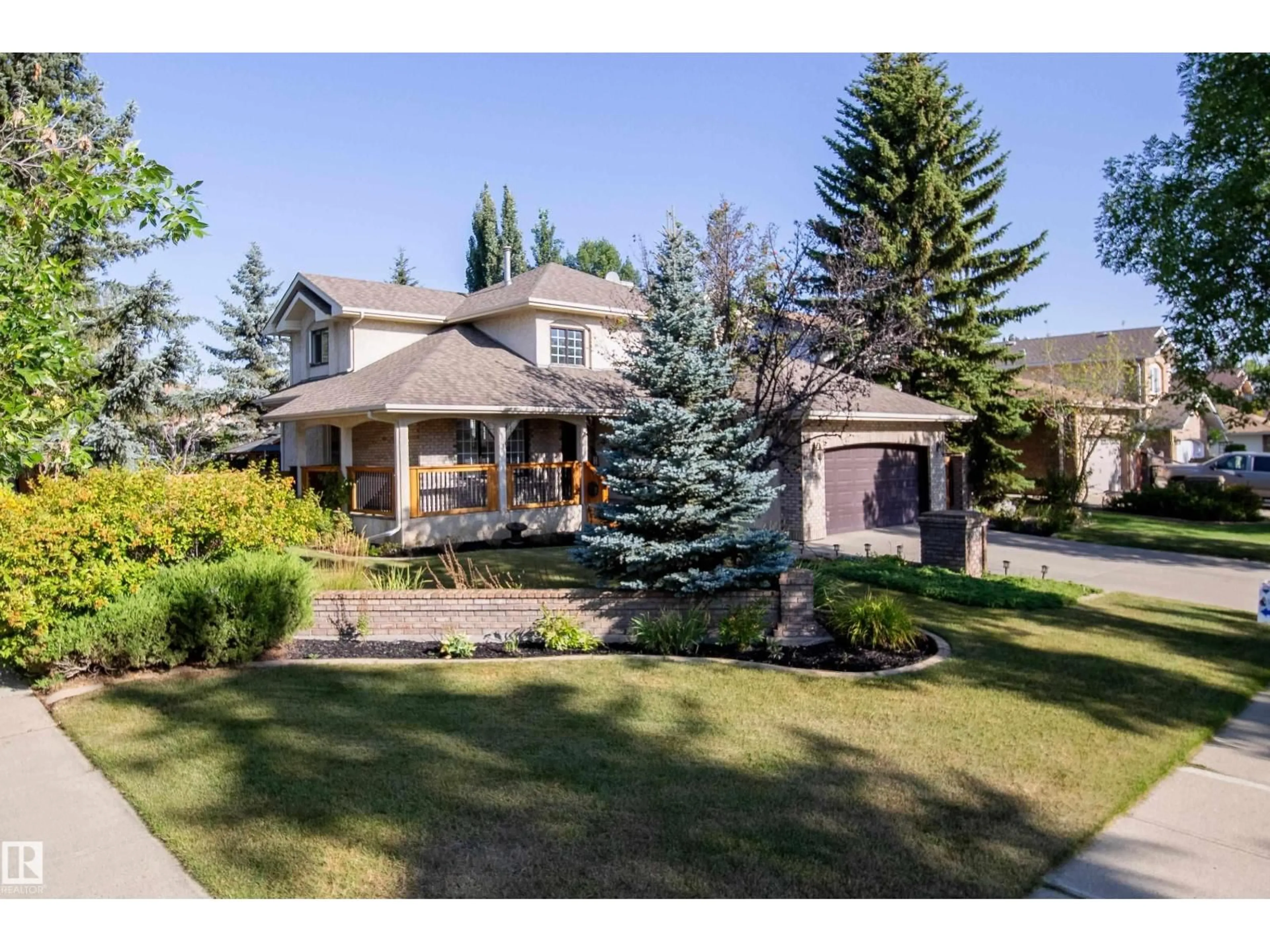 A pic from outside/outdoor area/front of a property/back of a property/a pic from drone, mountain view for 89 DUFFERIN ST, St. Albert Alberta T8N5R7