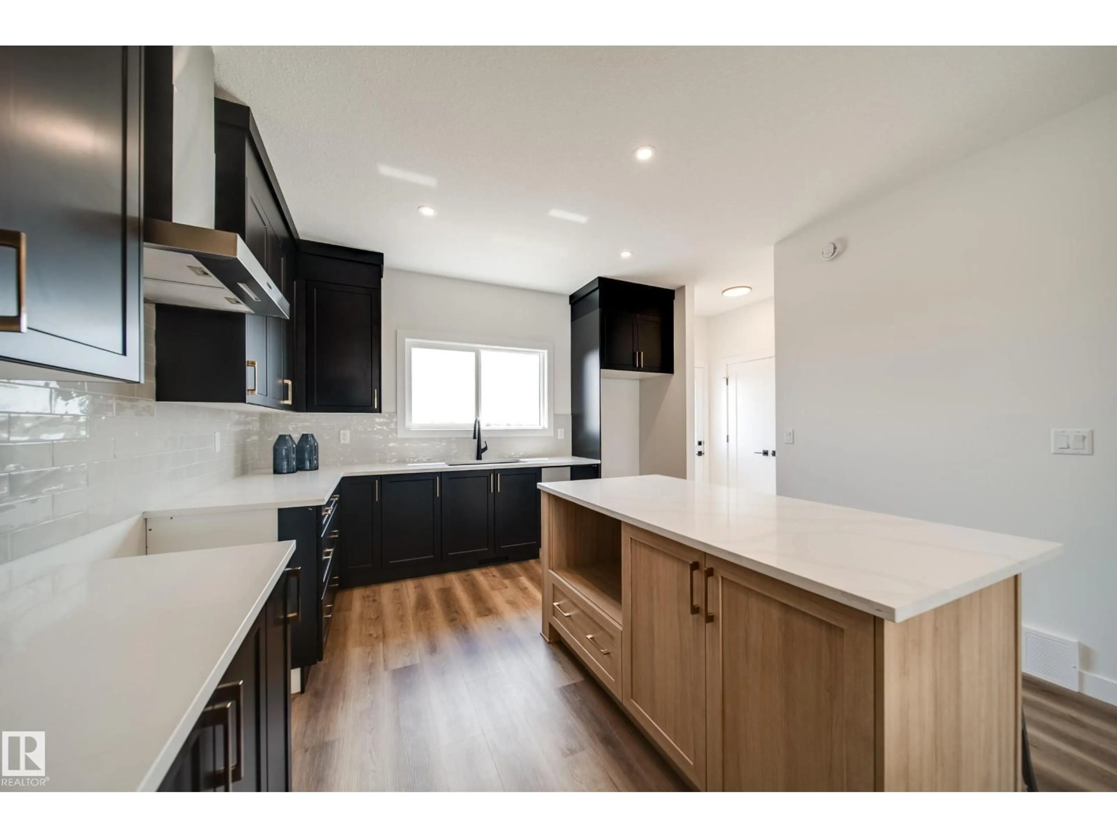 Open concept kitchen, unknown for 61 SIENNA BV, Fort Saskatchewan Alberta T8L0W3