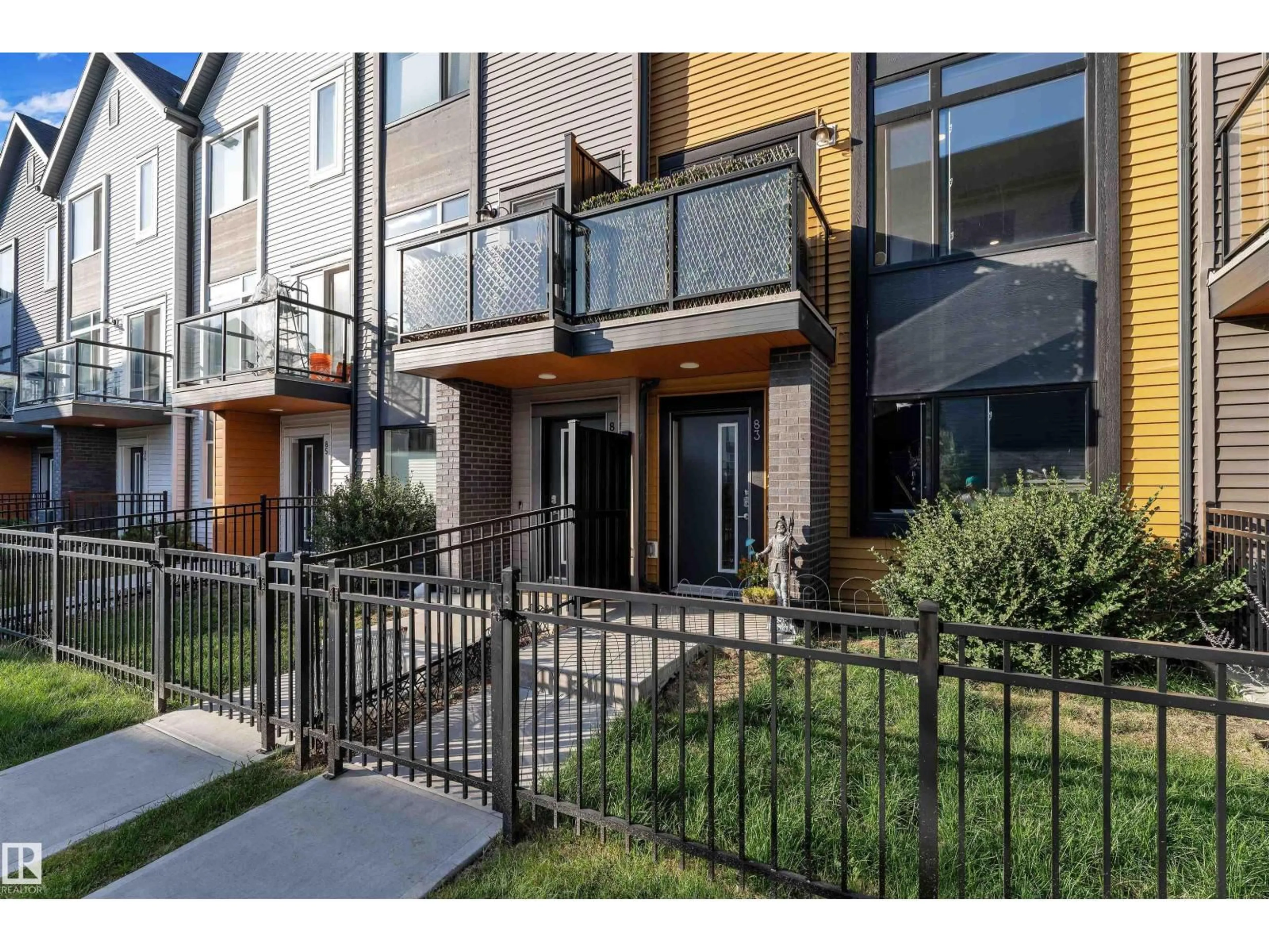 Patio, street for 1010 - 83 RABBIT HILL RD, Edmonton Alberta T6W4G7