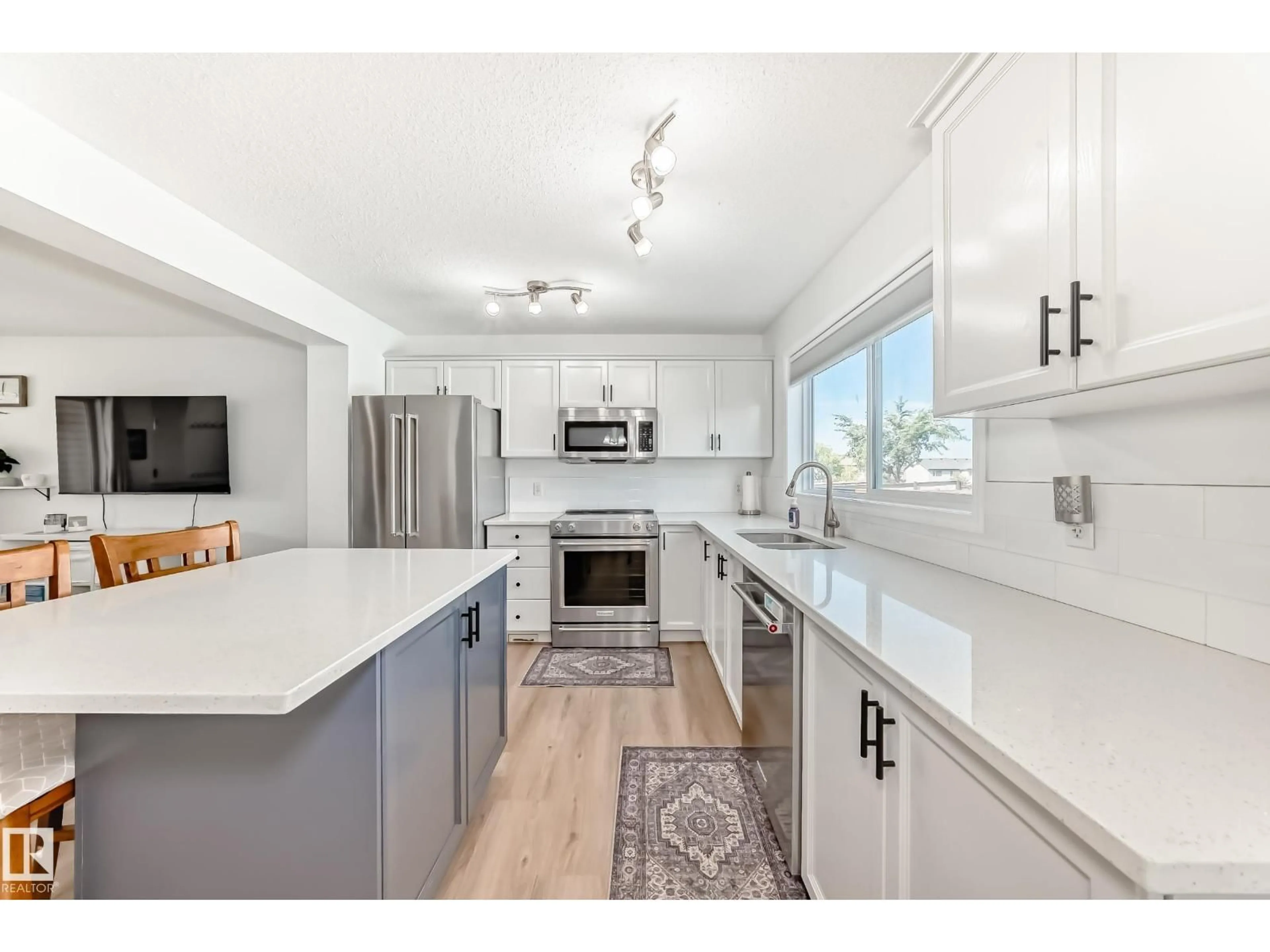 Open concept kitchen, unknown for 246 SUMMERTON CR, Sherwood Park Alberta T8H2V6