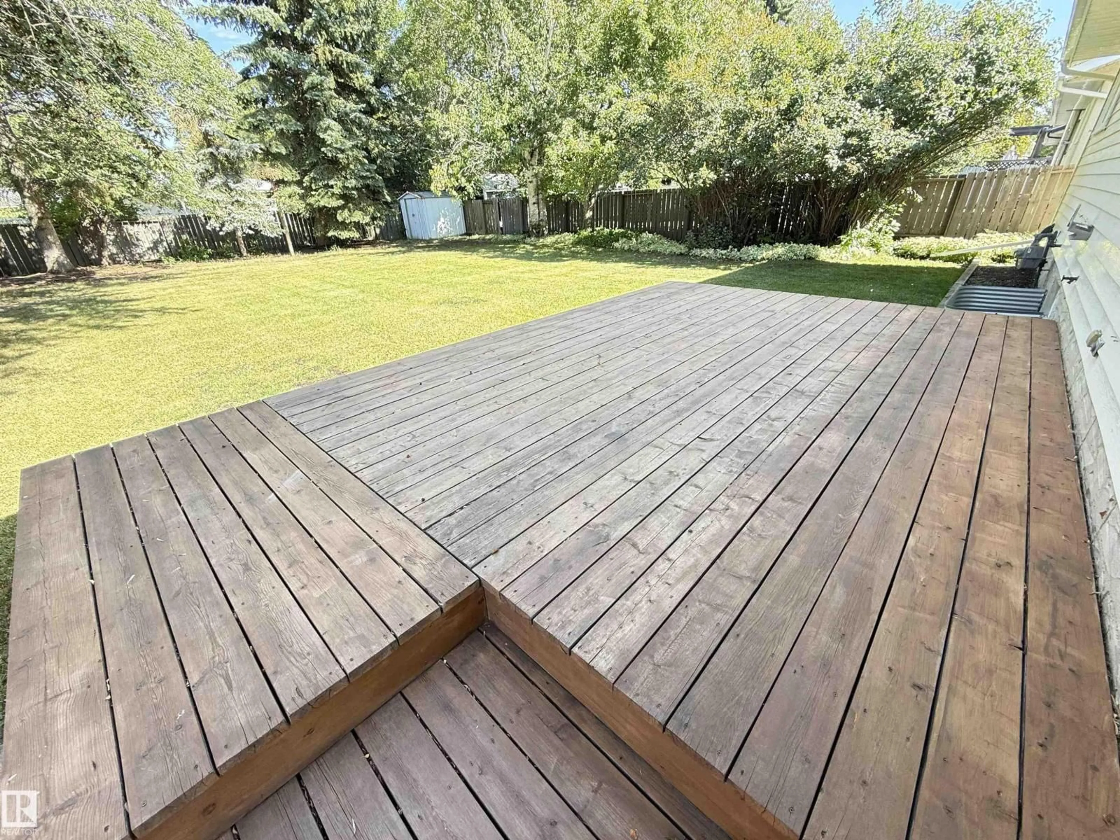 Patio, unknown for 142 GARNET RD, Sherwood Park Alberta T8A2S7