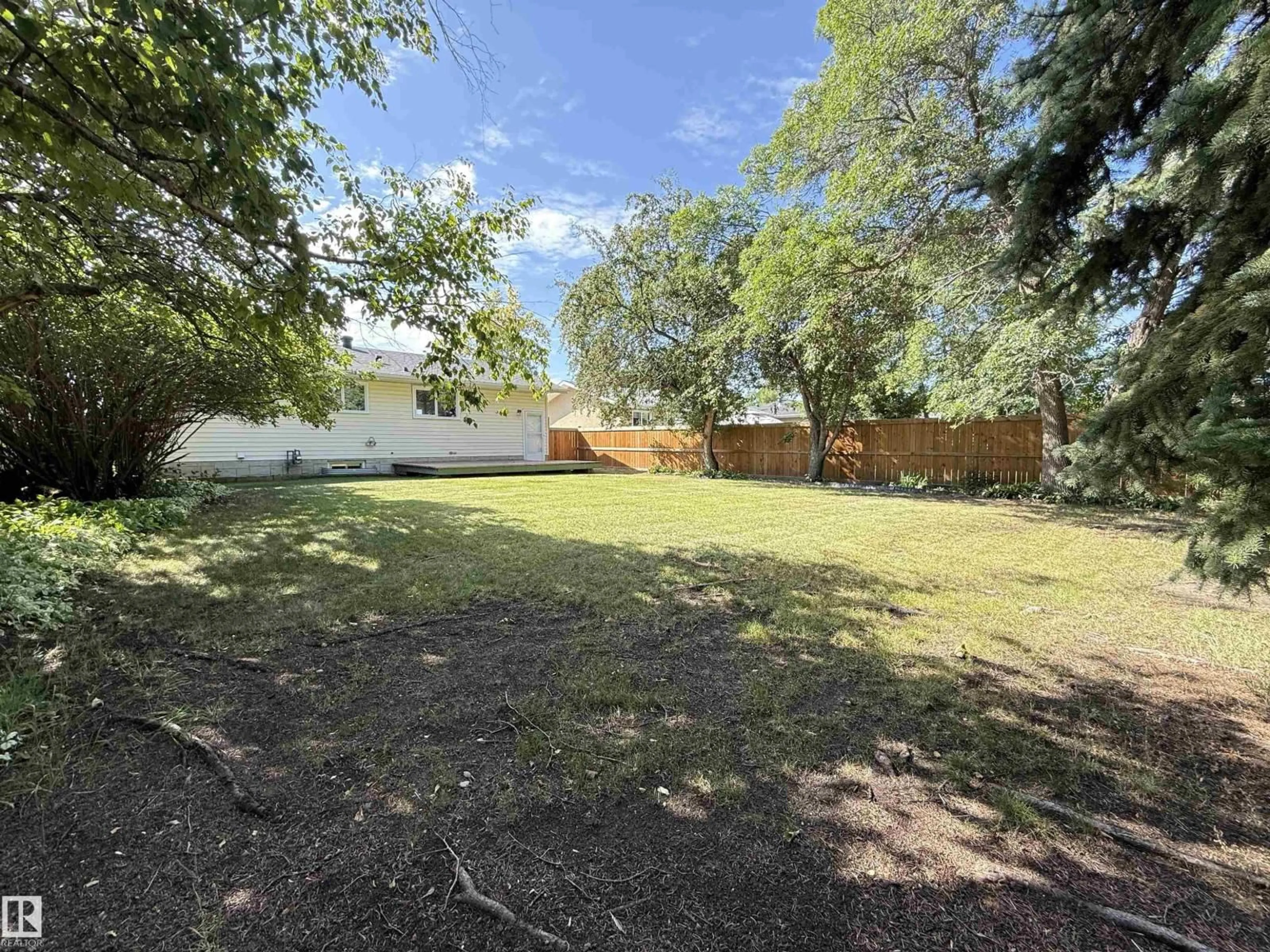 A pic from outside/outdoor area/front of a property/back of a property/a pic from drone, unknown for 142 GARNET RD, Sherwood Park Alberta T8A2S7