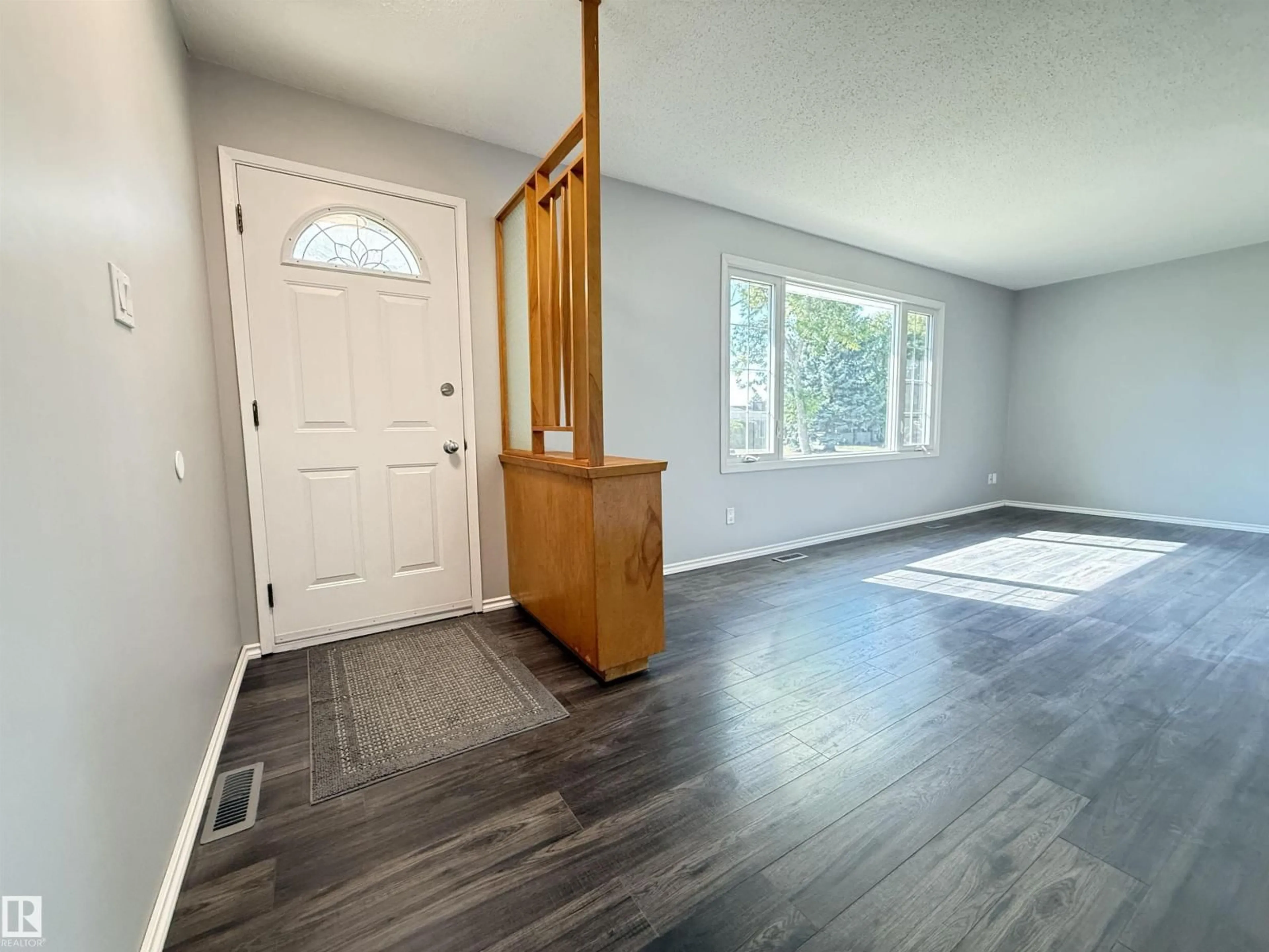 Indoor entryway for 142 GARNET RD, Sherwood Park Alberta T8A2S7