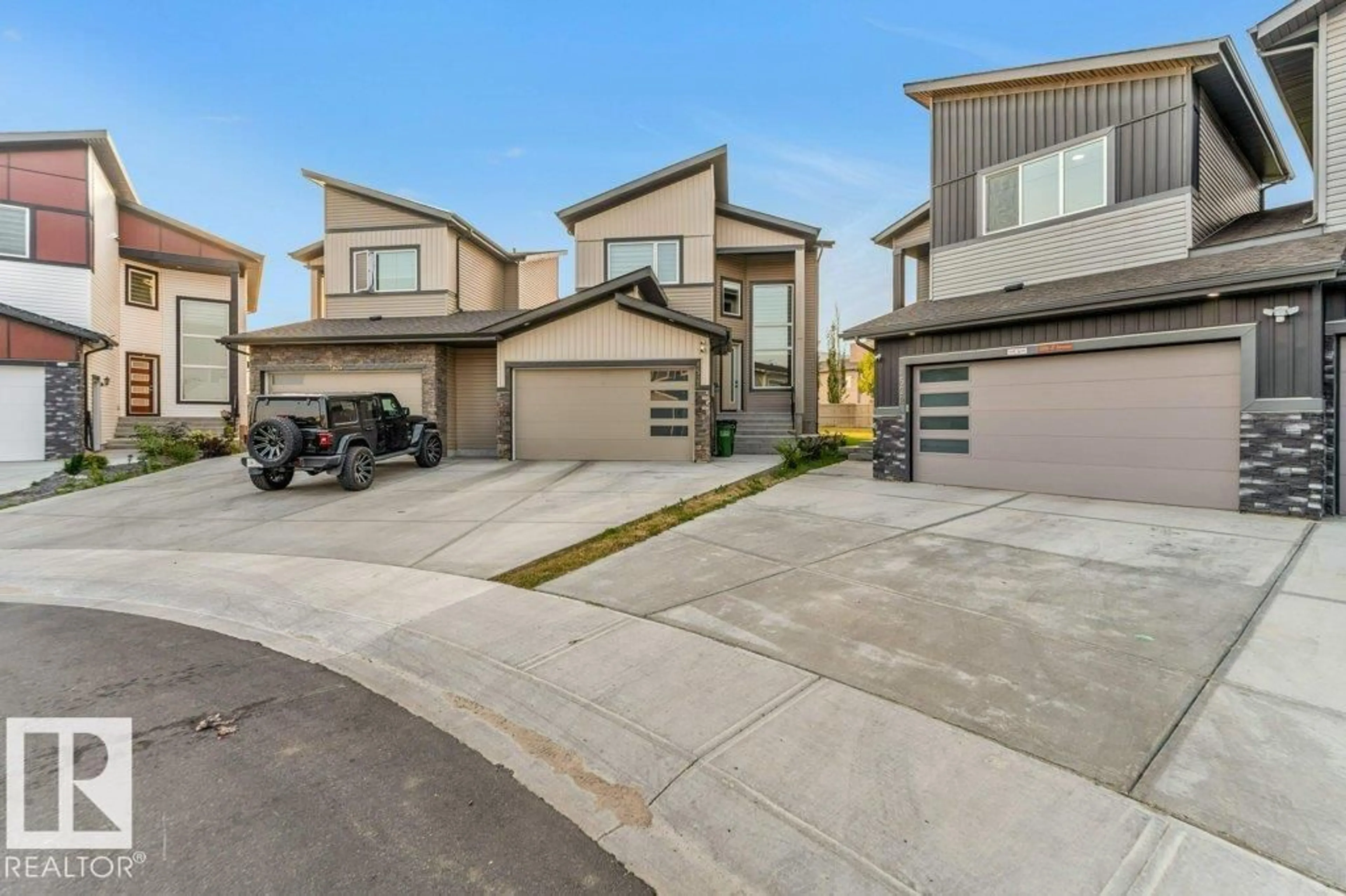 A pic from outside/outdoor area/front of a property/back of a property/a pic from drone, street for 1522 17 AV, Edmonton Alberta T6T2R9