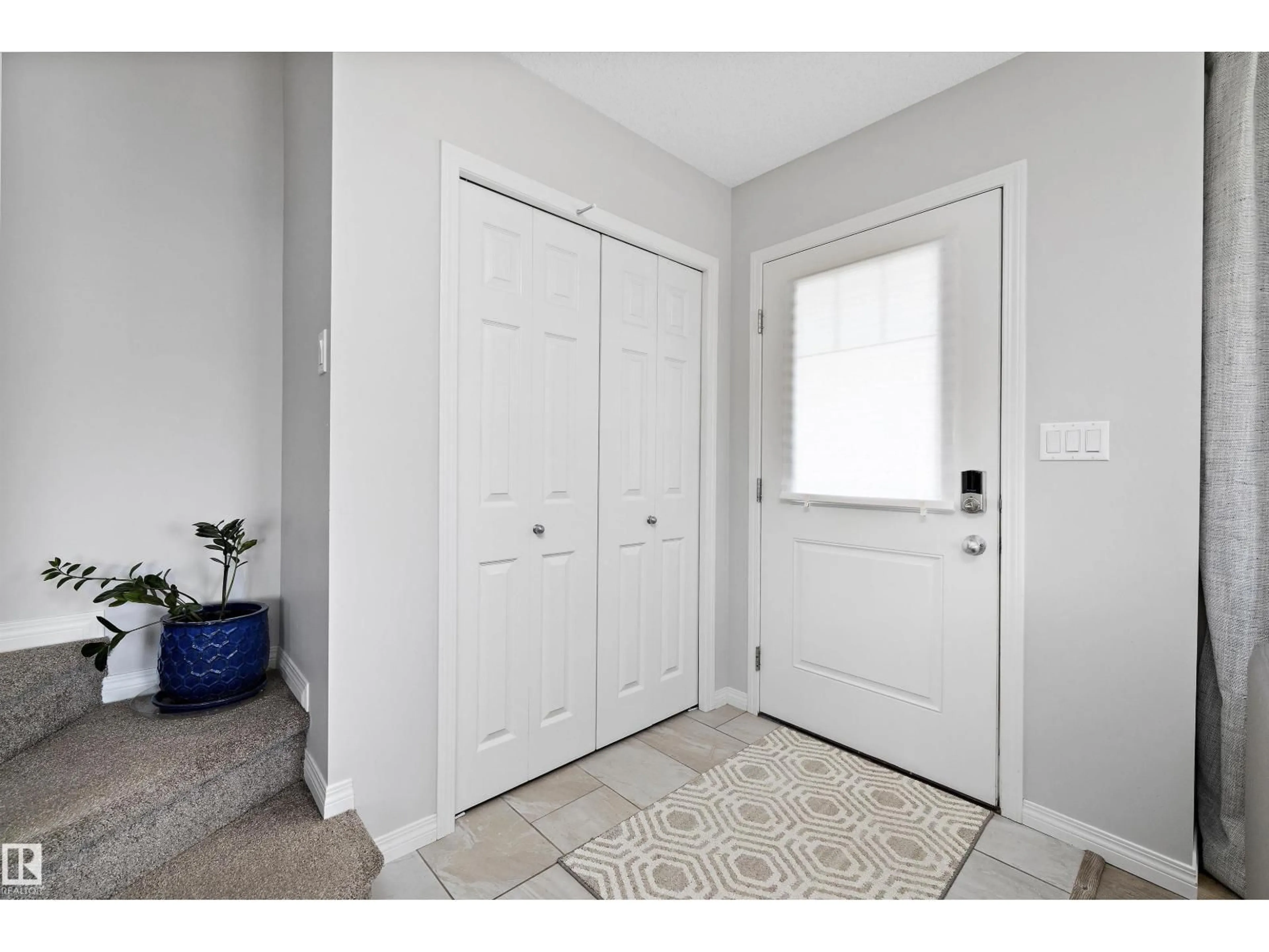 Indoor entryway for 1292 CHAPPELLE BV, Edmonton Alberta T3W3S1