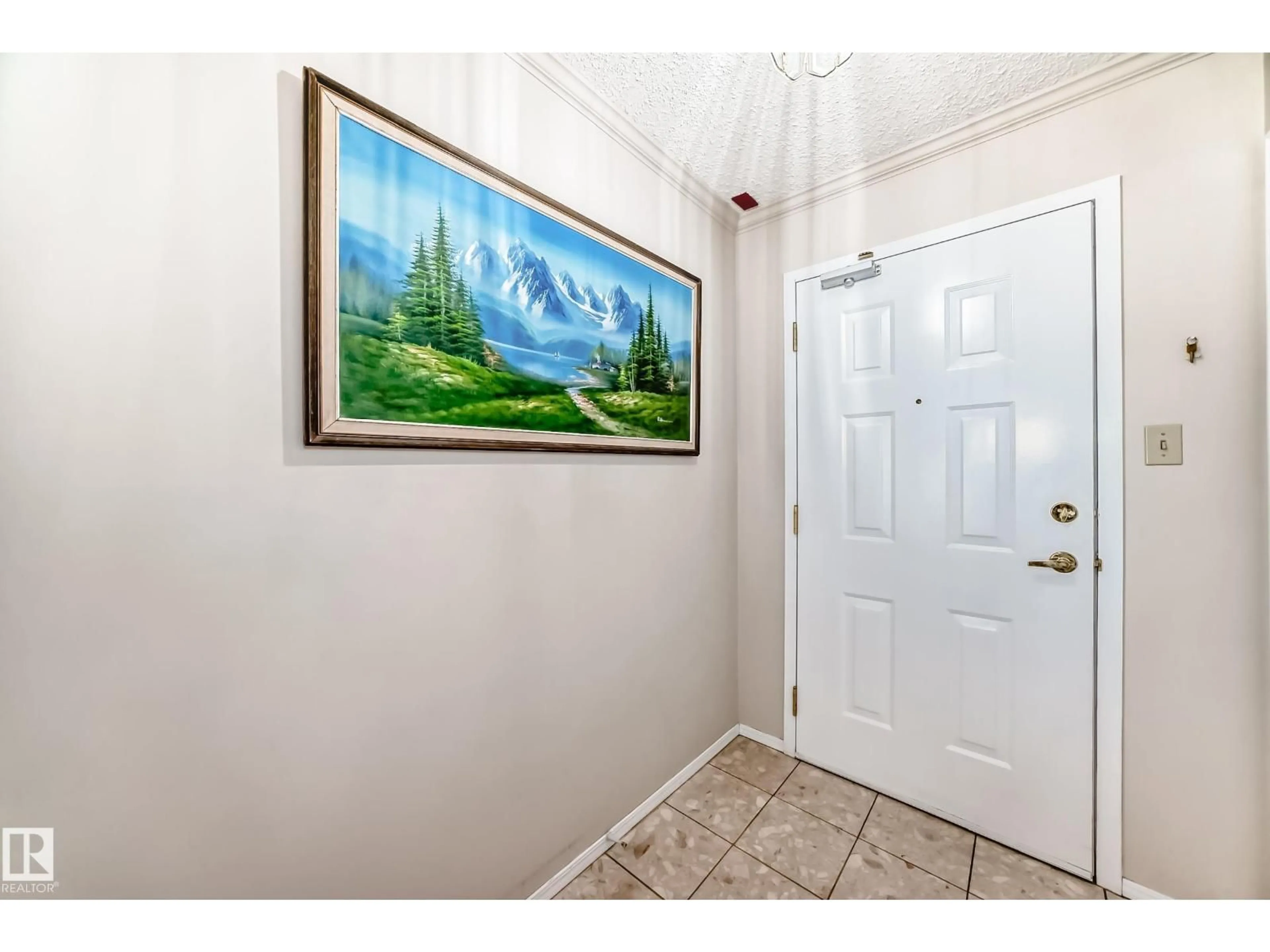 Indoor entryway for #116 - 17151 94A AV, Edmonton Alberta T5T5Z9