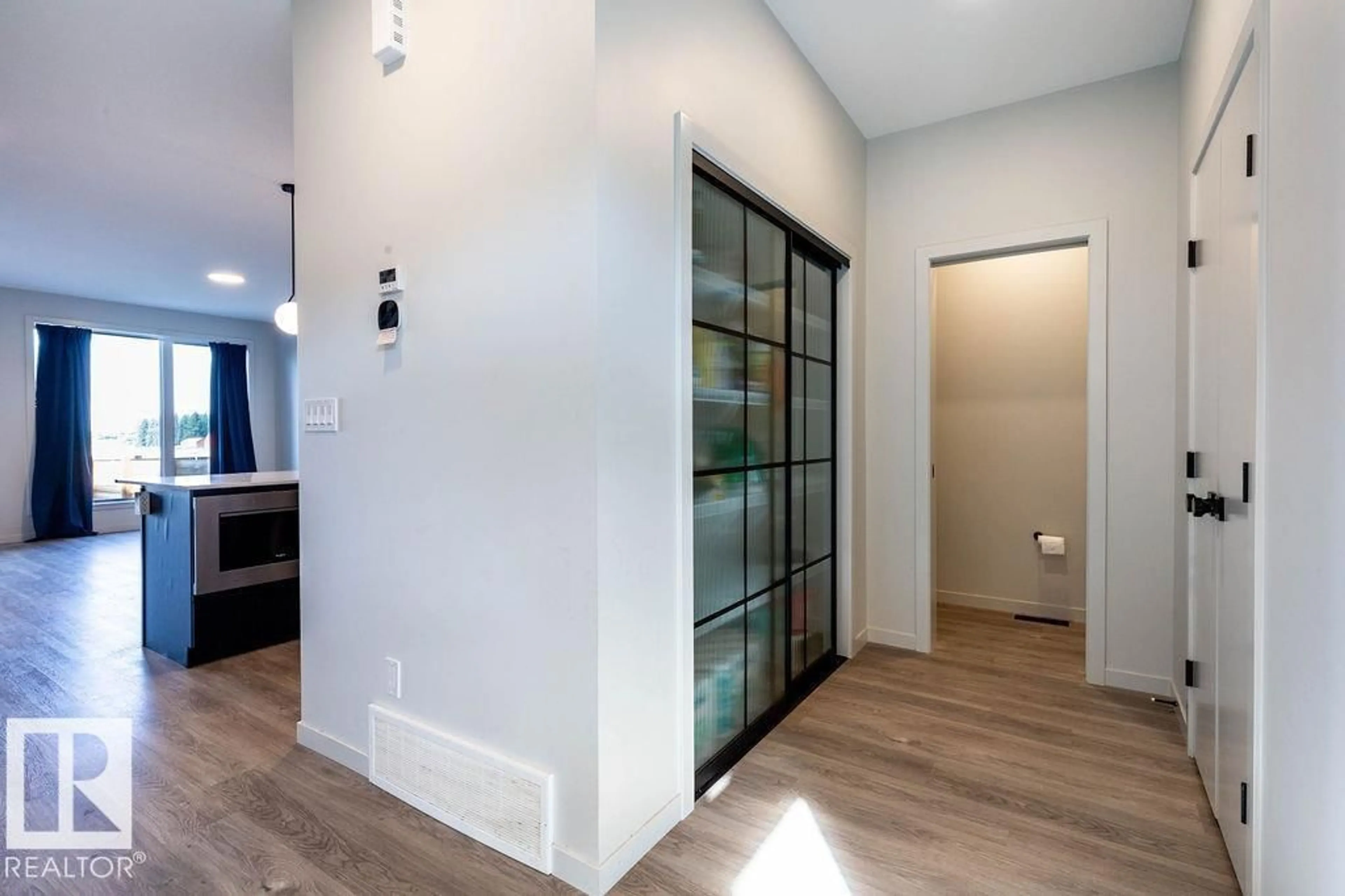 Indoor entryway for 3317 KULAY WY, Edmonton Alberta T6W5E7