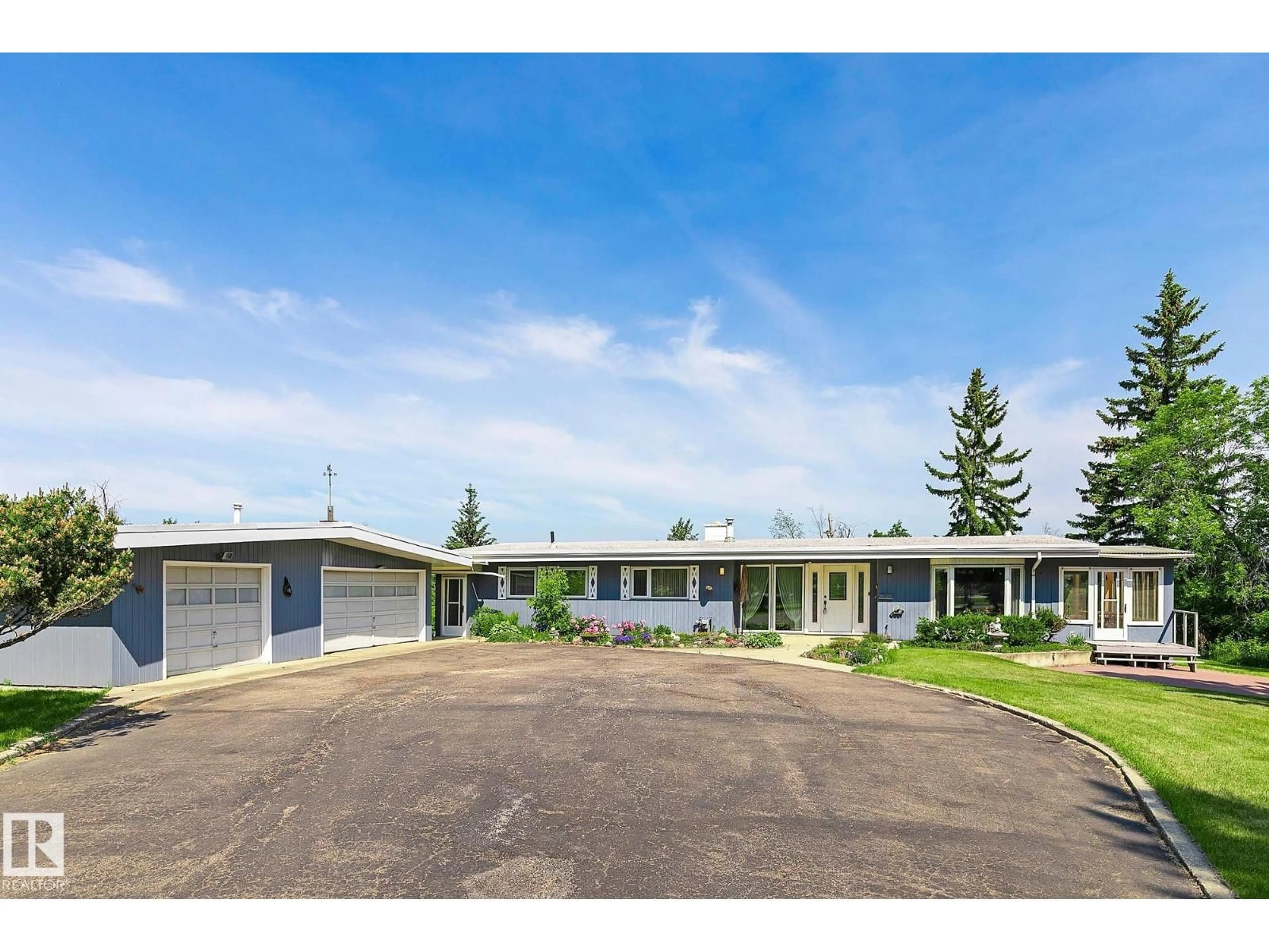 A pic from outside/outdoor area/front of a property/back of a property/a pic from drone, street for 140 WINDERMERE DR, Edmonton Alberta T6W0S4