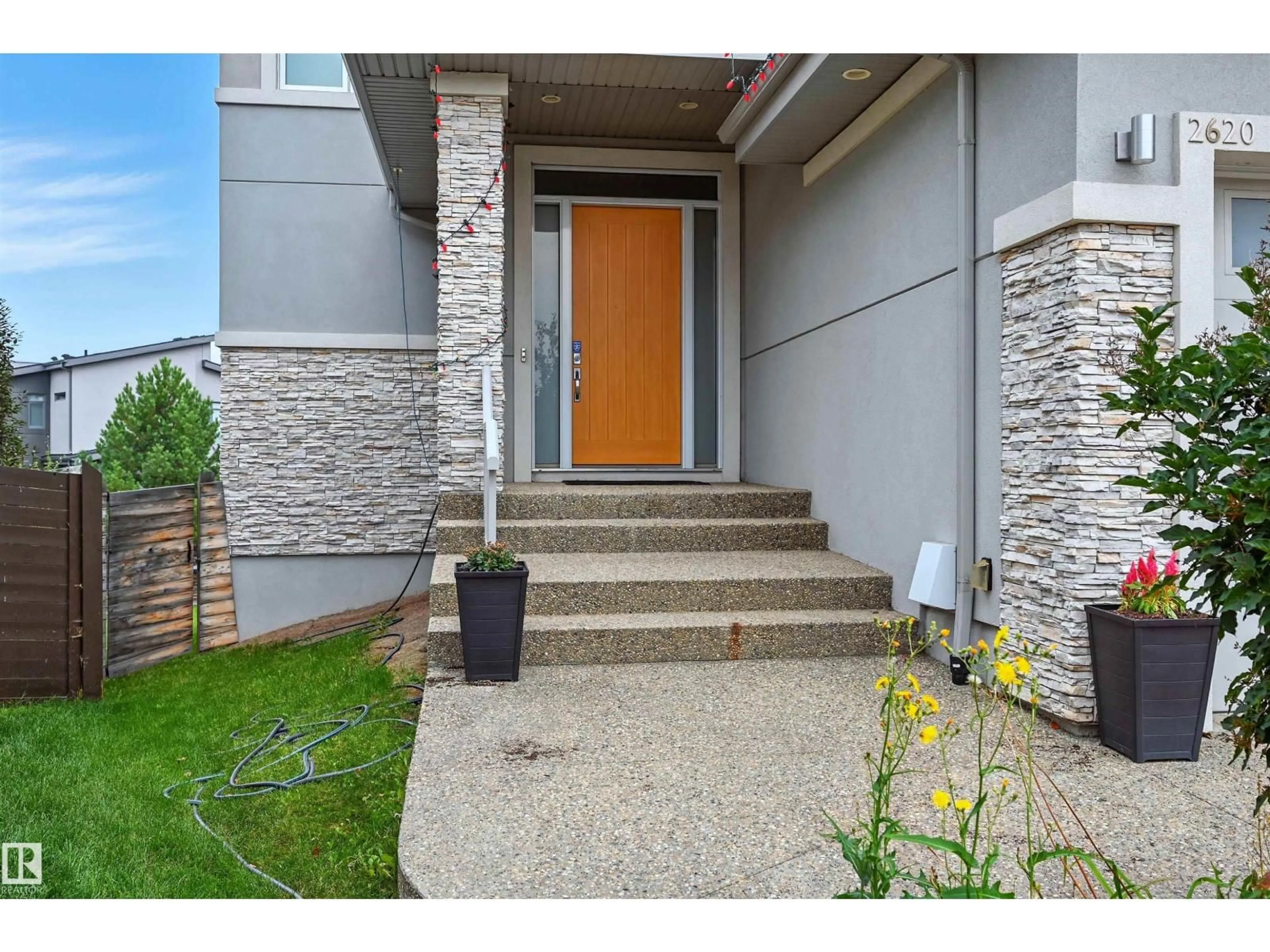 Indoor entryway for 2620 WHEATON CL NW, Edmonton Alberta T6W2X5